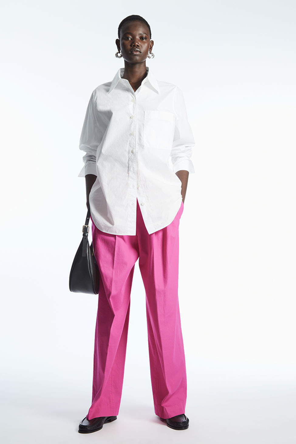 ELEGANTE HOSE MIT WEITEM BEIN | COS (EU)