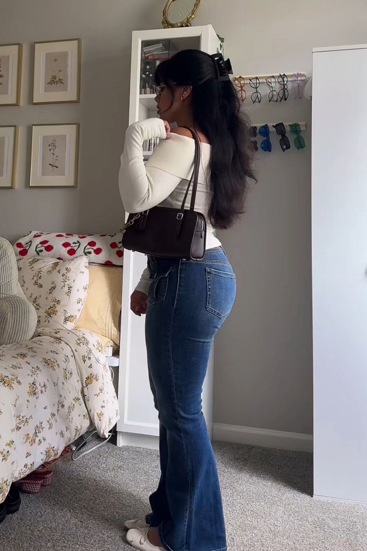 Ootd ✨ loving flats this time of year ☝️🙂‍↕️

#LTKItBag #LTKSeasonal #LTKStyleTip