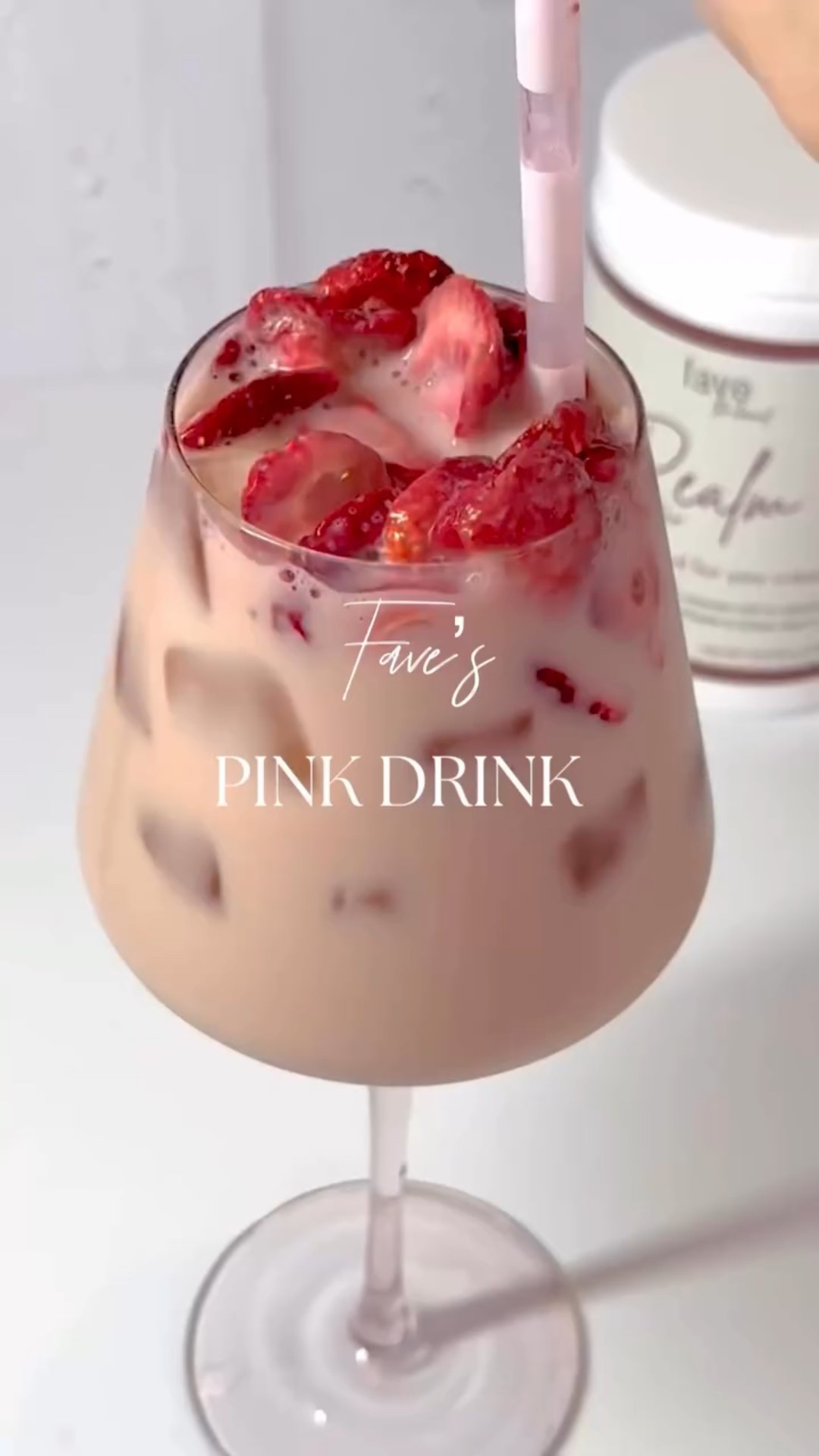 Think Pink (drink) 🩷

Forget the sugar overload, this one’s all the fun with none of the guilt! 👏🏻

INGREDIENTS
• 1/2 cup of cranberry juice
• Freeze dried strawberries
• 1 scoop of Realm
• 1/2 cup of your fave milk
• Ice

#myfave #diveintorealm #favethebrand #goodforyoucreamer