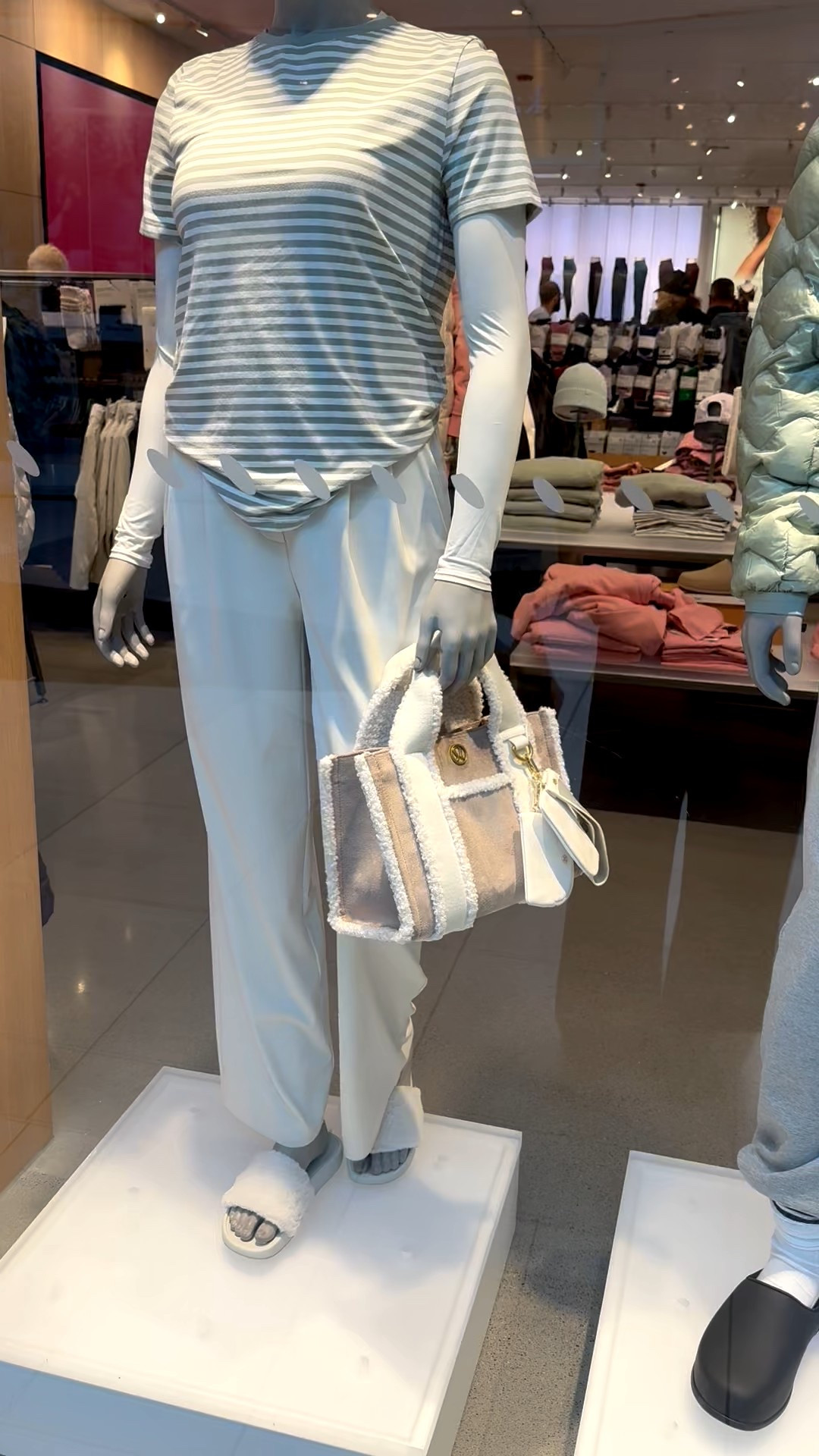 Cutest new lululemon bag!

#LTKHoliday #LTKGiftGuide #LTKFindsUnder100