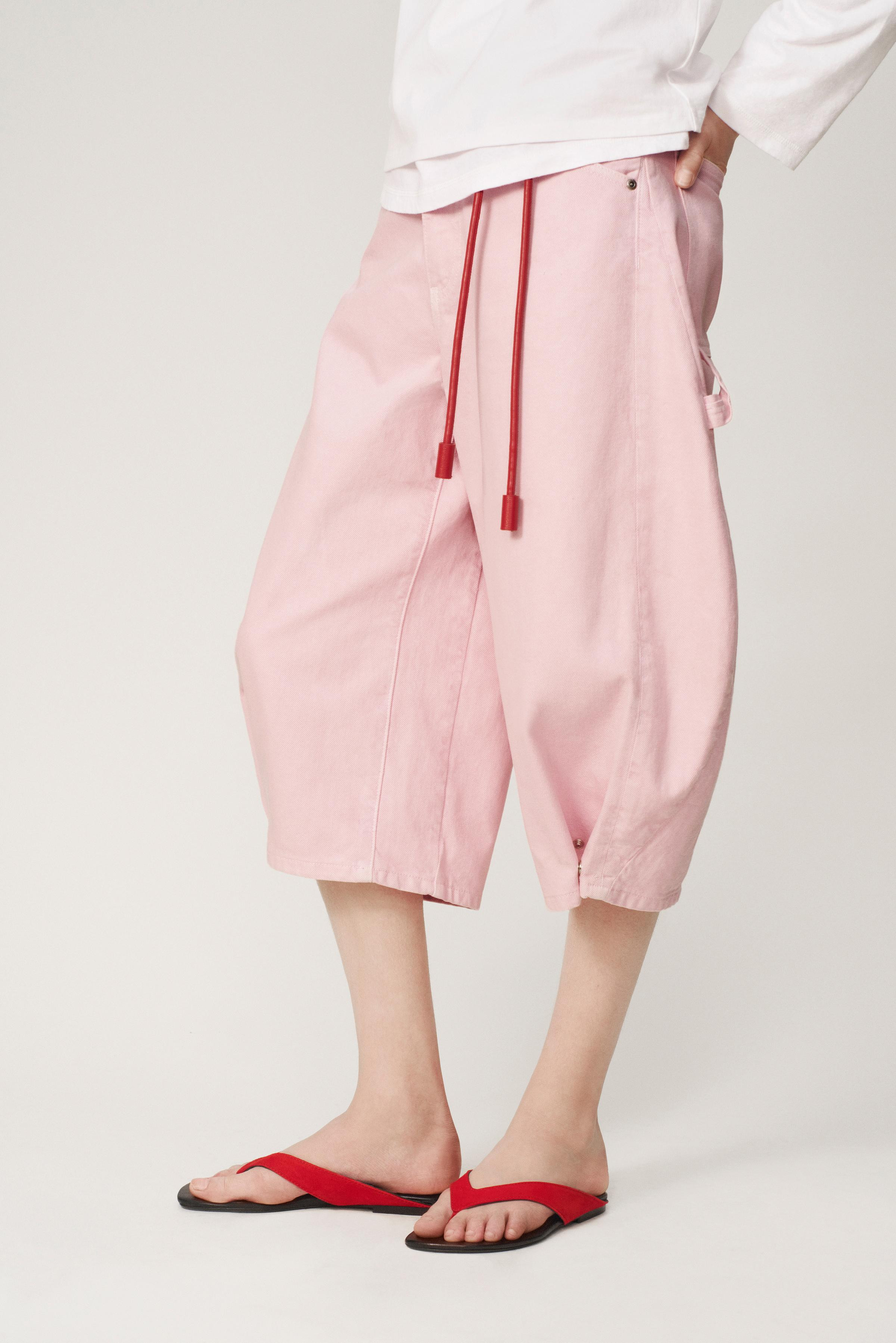 ZARA WOMAN COLLECTIONShorts with main fabric made from cotton yarn. Mid-rise waist with belt loop... | Zara US
