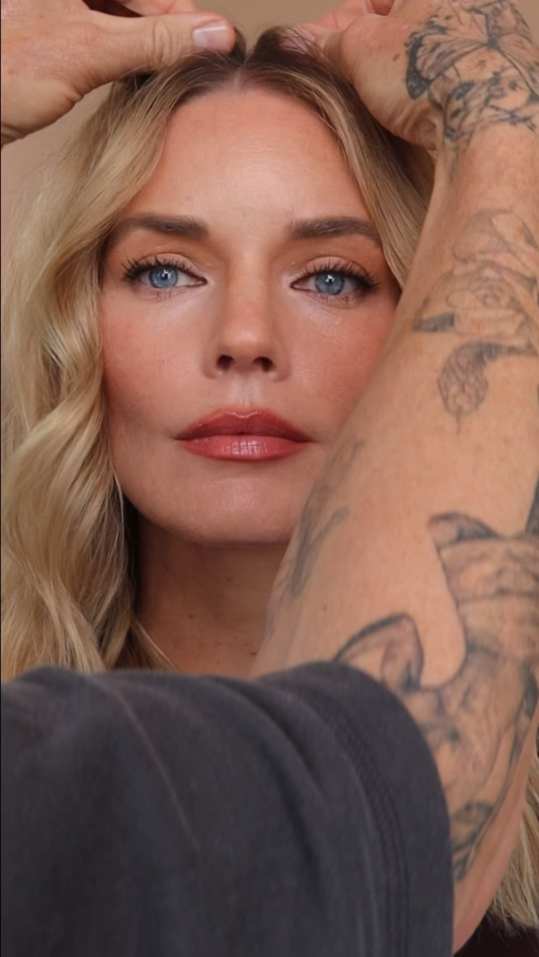 Hi my love… click the slink to get my shopable top five favourite waterproof liners list! 

Let me know if you have any questions xMM 

1: makeup forever aqua resist liner (used in video)
2: Chanel Stylo Yeux Waterproof
3: Maybelline Tatto Linee
4: Estée Lauder Double Wear 24H Waterproof Gel Eye Pencil
5: YSL Lines Liberated