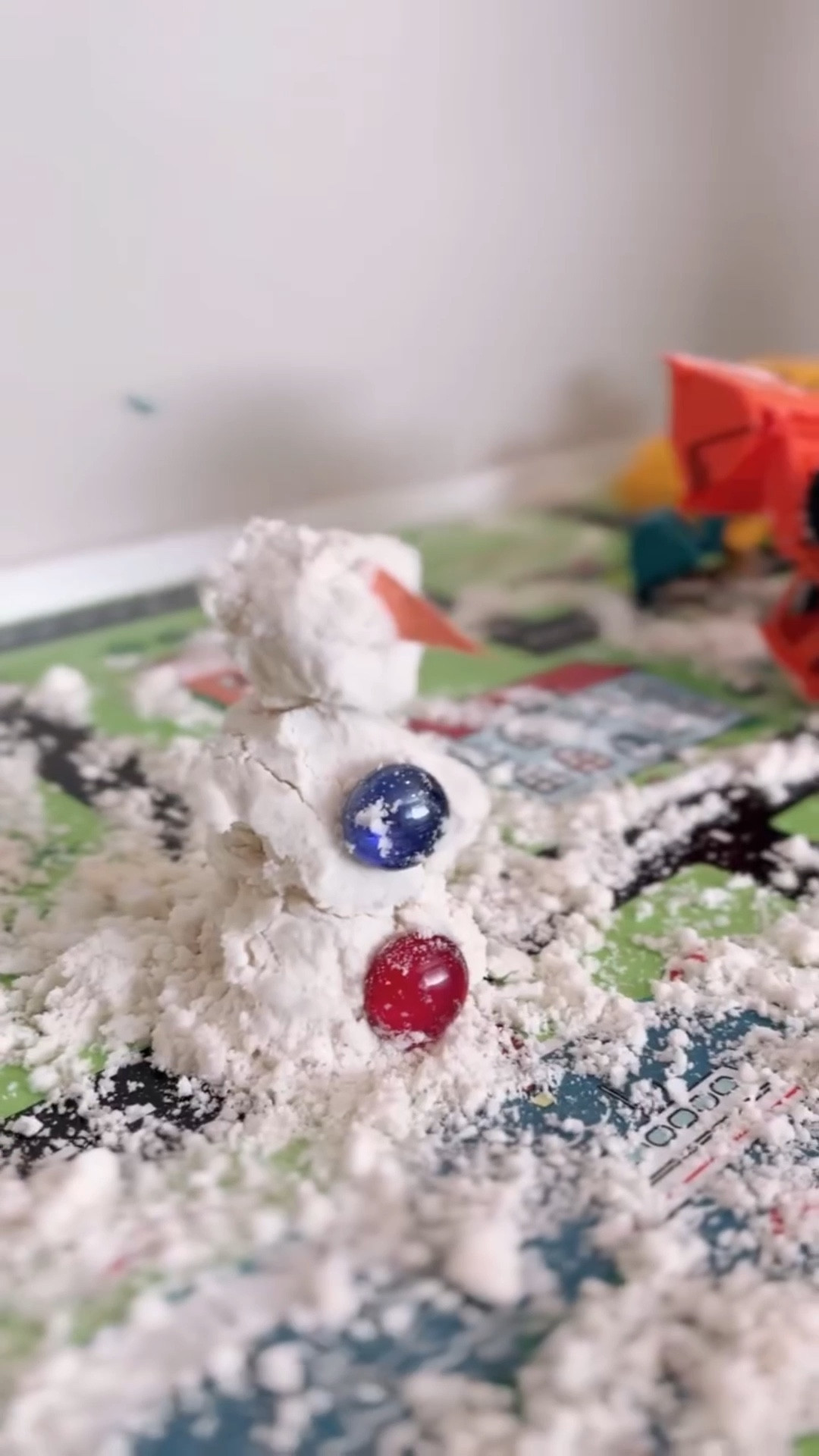 ❄️DIY Sensory Snow Activity for Kids!❄️

Looking for a fun and easy activity to spark your child’s imagination? This 2-ingredient *sensory snow* is a hit! We didn’t measure exactly, but we used about 5 parts baking soda and 1 part white conditioner. Just mix and let the magic happen! ✨ 

Set up your snow scene with some fun items to explore. I turned our play table into a snowy landscape complete with roads, construction vehicles, and loose parts! My daughter used gemstones as buttons, and I got creative with a carrot nose by cutting out paper triangles and taping them on (mom hack for a quick fix!). 🥕

Not only is this activity super fun, but it’s also a mini *science experiment*—mixing the ingredients together and learning how different textures blend. Plus, it’s a *sensory activity* that helps children explore how their actions impact what’s around them, boosting brain development, memory, problem-solving, and complex thinking! 🧠✨

Your little one will love getting their hands in the snow (no chill needed!). 



#SensoryPlay #ToddlerActivities #ScienceForKids #WinterFun #DIYSnow #ImaginationStation #BrainDevelopment #CreativeKids #ToddlerActivities #Winter #Sensory #EarlyYears #PlayTray #Frozen #SnowMan

#LTKKids #LTKHoliday