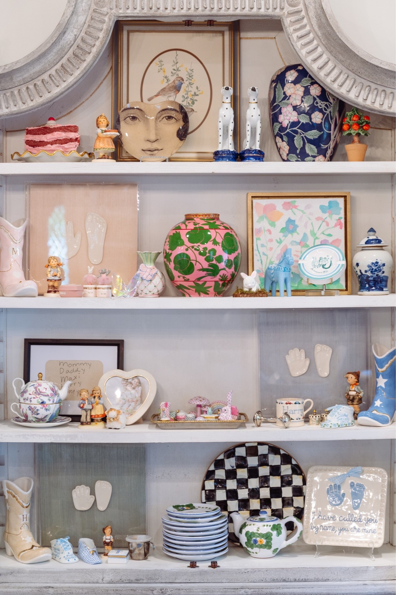 China cabinet, sentimental storage