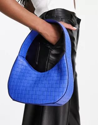 ASOS DESIGN – Abgerundete Schultertasche in blauer Weboptik | ASOS (Global)