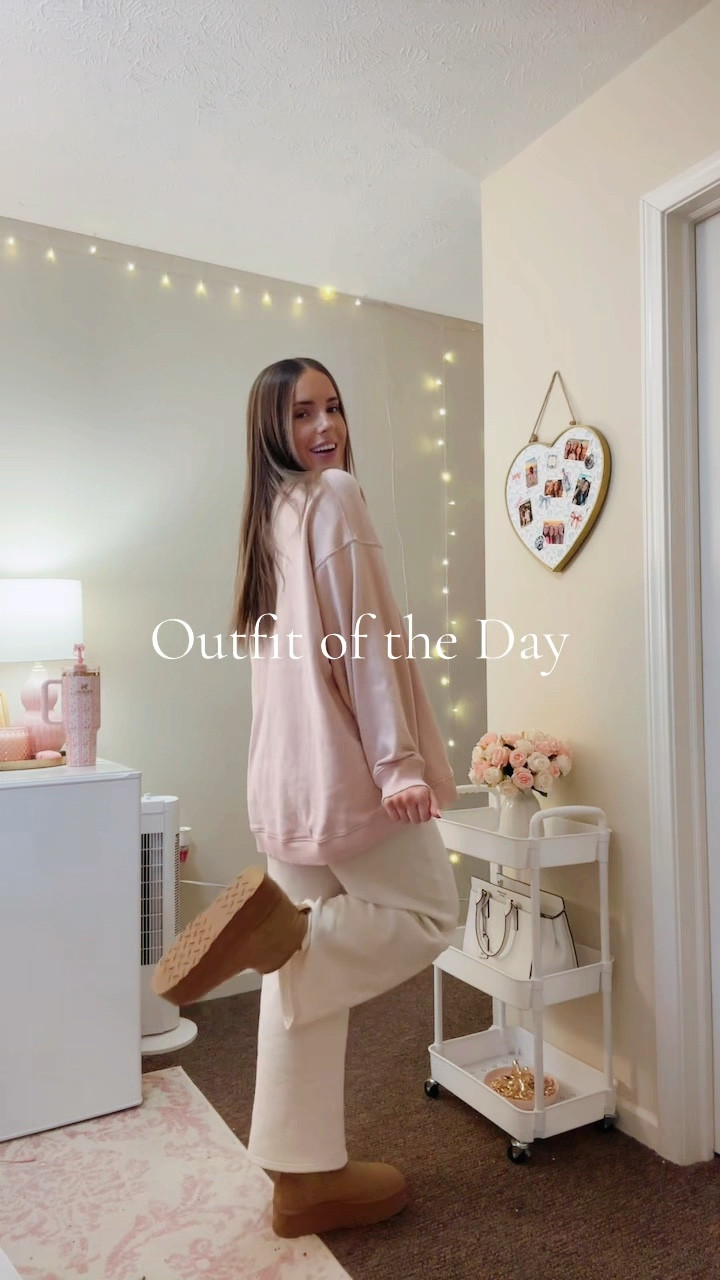 Comfy cute outfit 🙌🏼

#LTKFindsUnder50 #LTKStyleTip #LTKGiftGuide