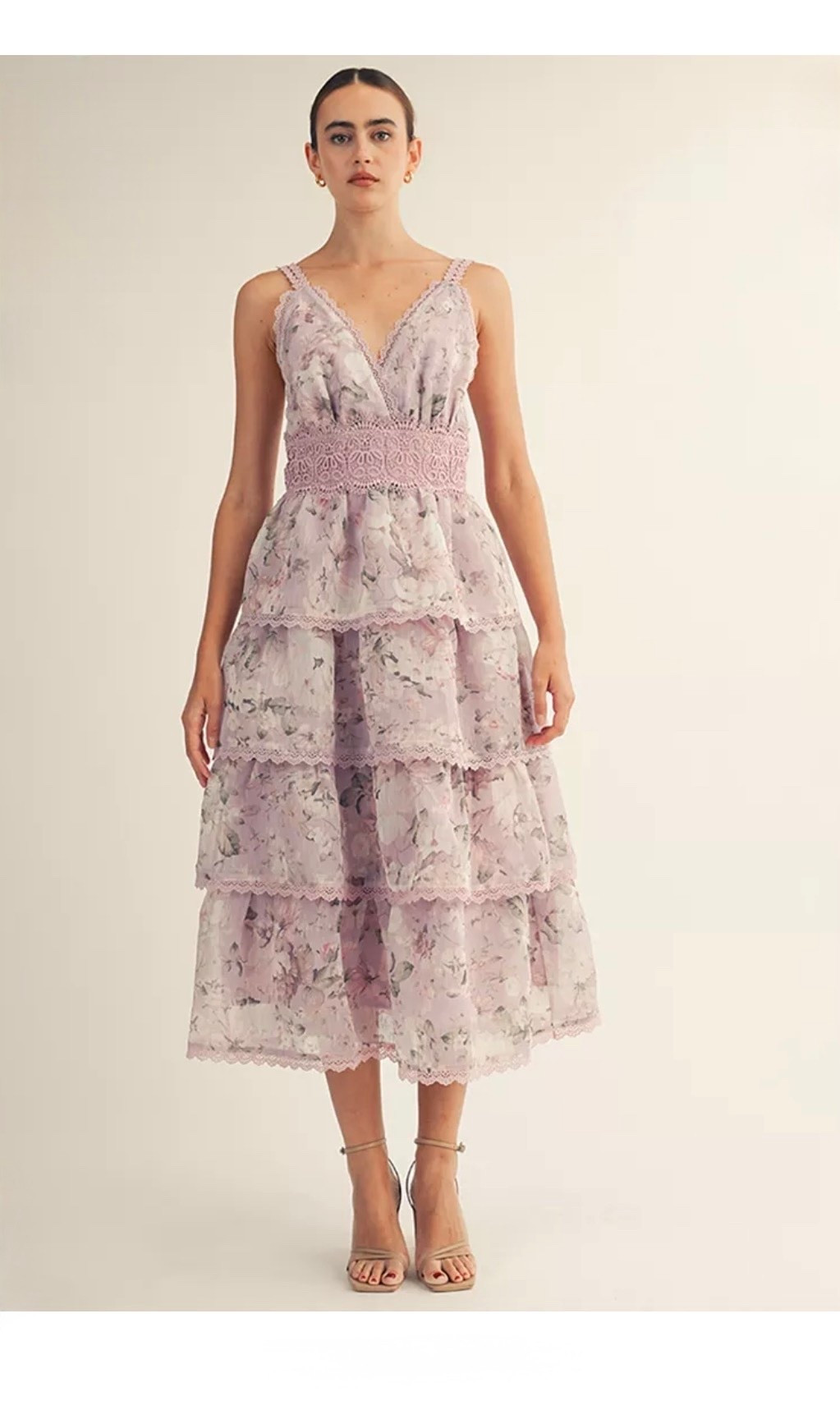 AROSE STUDIO, INC
Women's Sylvie Floral Tiered Trim Midi Dress

Bloom in style by donning this AROSE STUDIO, INC dress featuring a charming tiered trim design. Its flattering midi length creates an effortlessly chic silhouette.

#LTKTravel #LTKWedding #LTKSeasonal