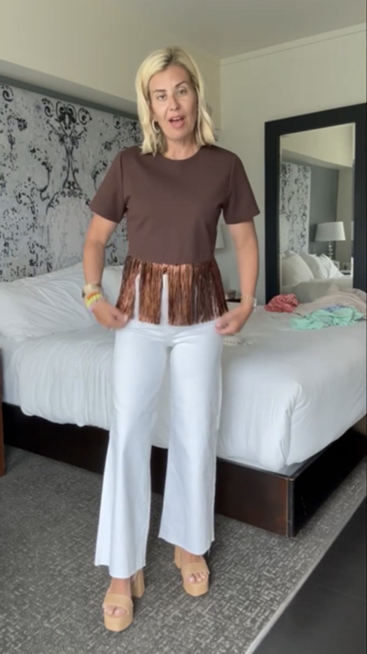 Most adorable top that is on major sale with my go-to white jeans. Such a cute look!! Top - xs Jeans - 0 (size down) Heels - 8 tts *use Catherine20 for 20% off Allie + Bess

#LTKootd #LTKSeasonal