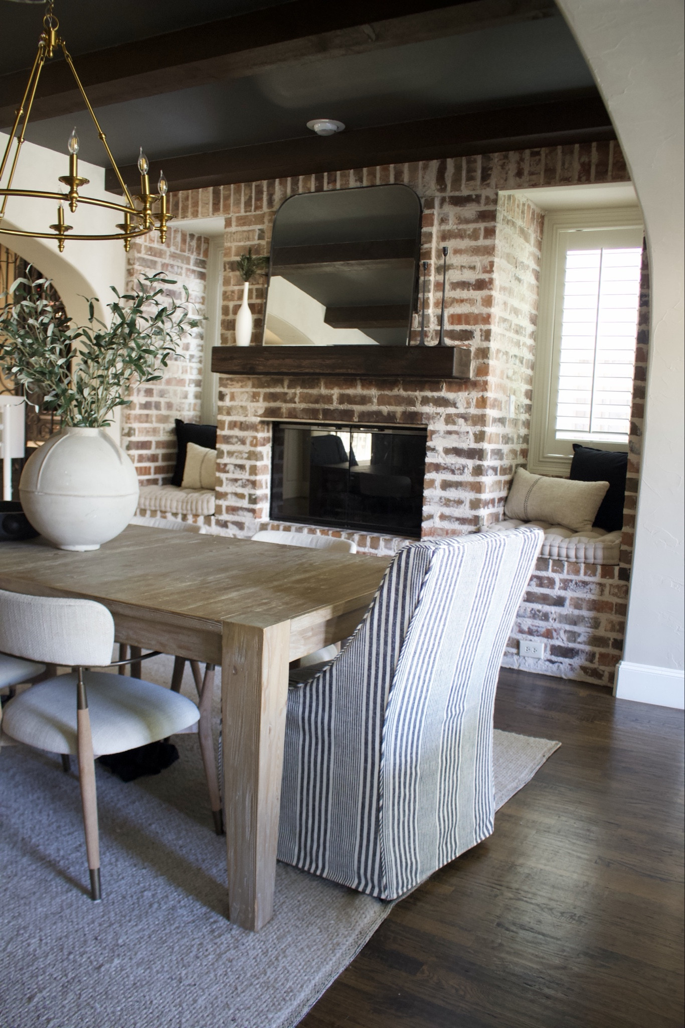 A simple palette done right. Natural wood, creamy upholstery, and soft contrast from the dark beams create depth without clutter. Linking similar furniture and decor to pull this together.

neutral dining space, wood beam ceiling, large dining table, modern traditional decor, dining room styling, brass chandelier lighting, organic modern home, Amazon decor


#LTKHome #LTKSeasonal