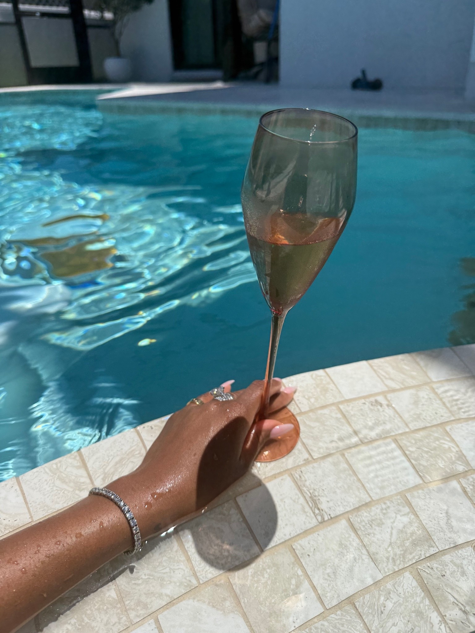 These rosé glasses make every pool day feel extra fancy 🥂 obsessed with the color & shape💫

Estas copas hacen cualquier pool day más fancy 🥂

#LTKHome #LTKdayinmylife #LTKSwim