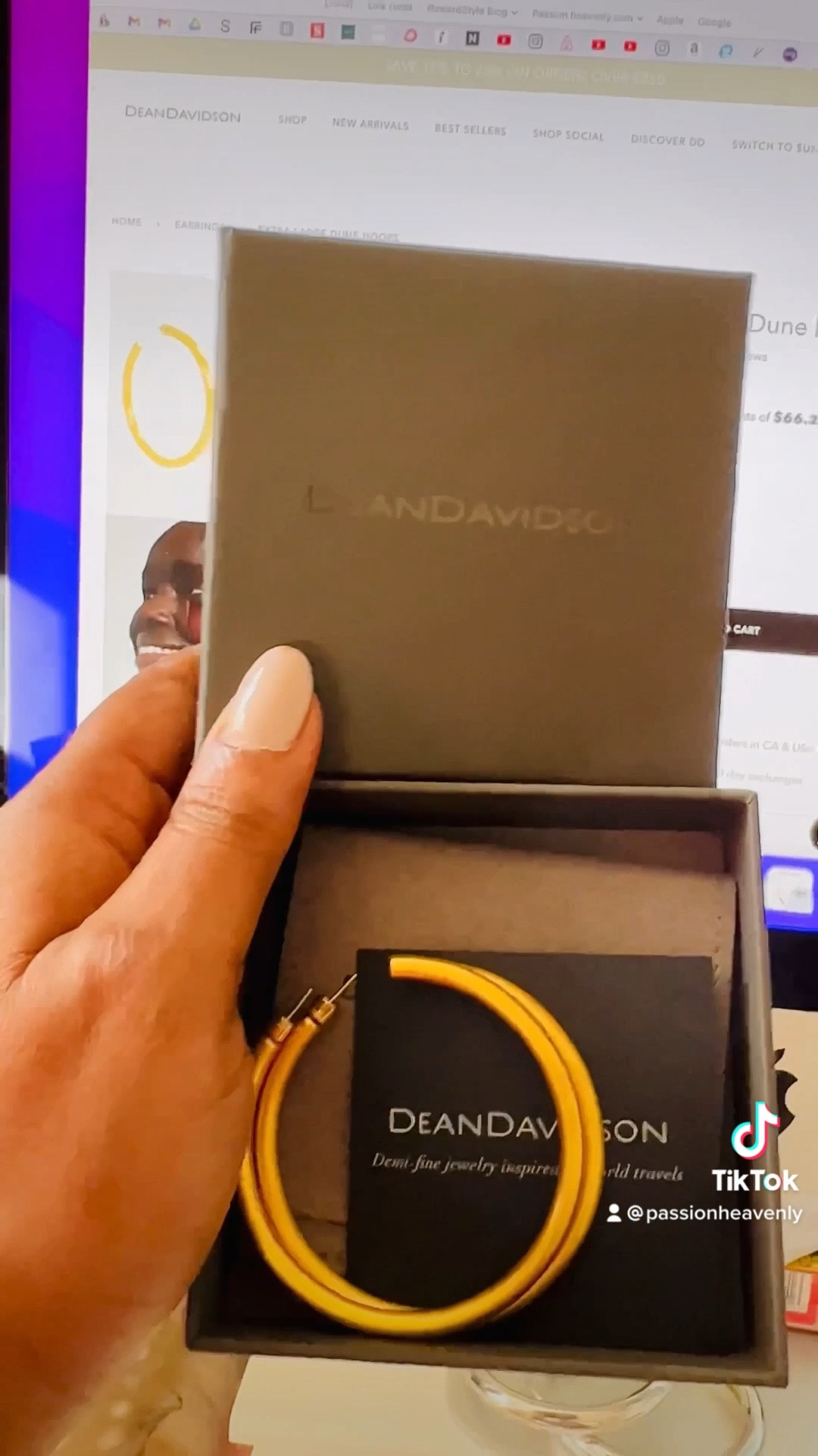 The perfect size gold hoop earrings 

#LTKbeauty #LTKstyletip