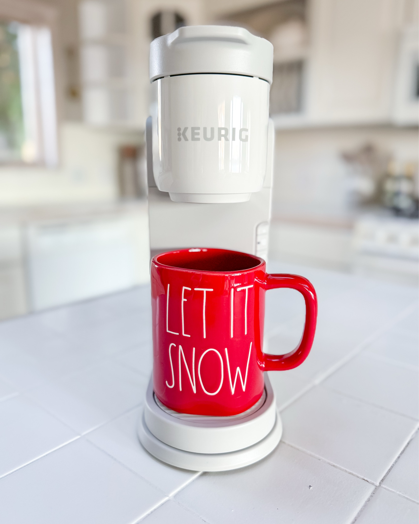 #ad I am so excited to partner with @Amazon to bring you my favorite Black Friday gift finds:

1. Single Cup Keurig for the Coffee Lover - looks elegant sitting on the countertop
2. Paris Vogue 100 Years Coffee Table Book - MY FAVORITE holiday gift this year showcasing 100 years of Vogue Magazine photography
3. Crockpot Electric Lunch Box - this is a great office co-worker gift or for someone constantly on the go
4. Yankee Candle - the perfect white elephant gift for what to give when you don’t know what to give

@amazon #ad #founditonamazon #WinterFavorites2025

#LTKHoliday #LTKCyberWeek #LTKGiftGuide