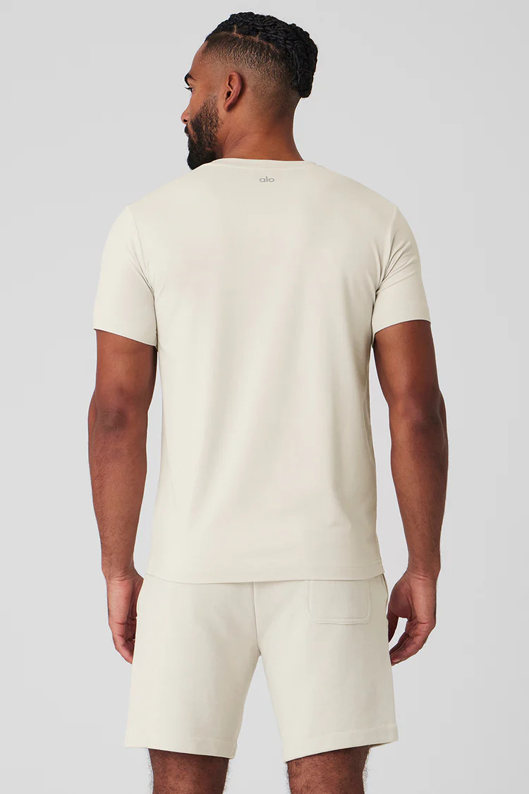 Conquer Reform Crewneck Short Sleeve | Alo Yoga (US)