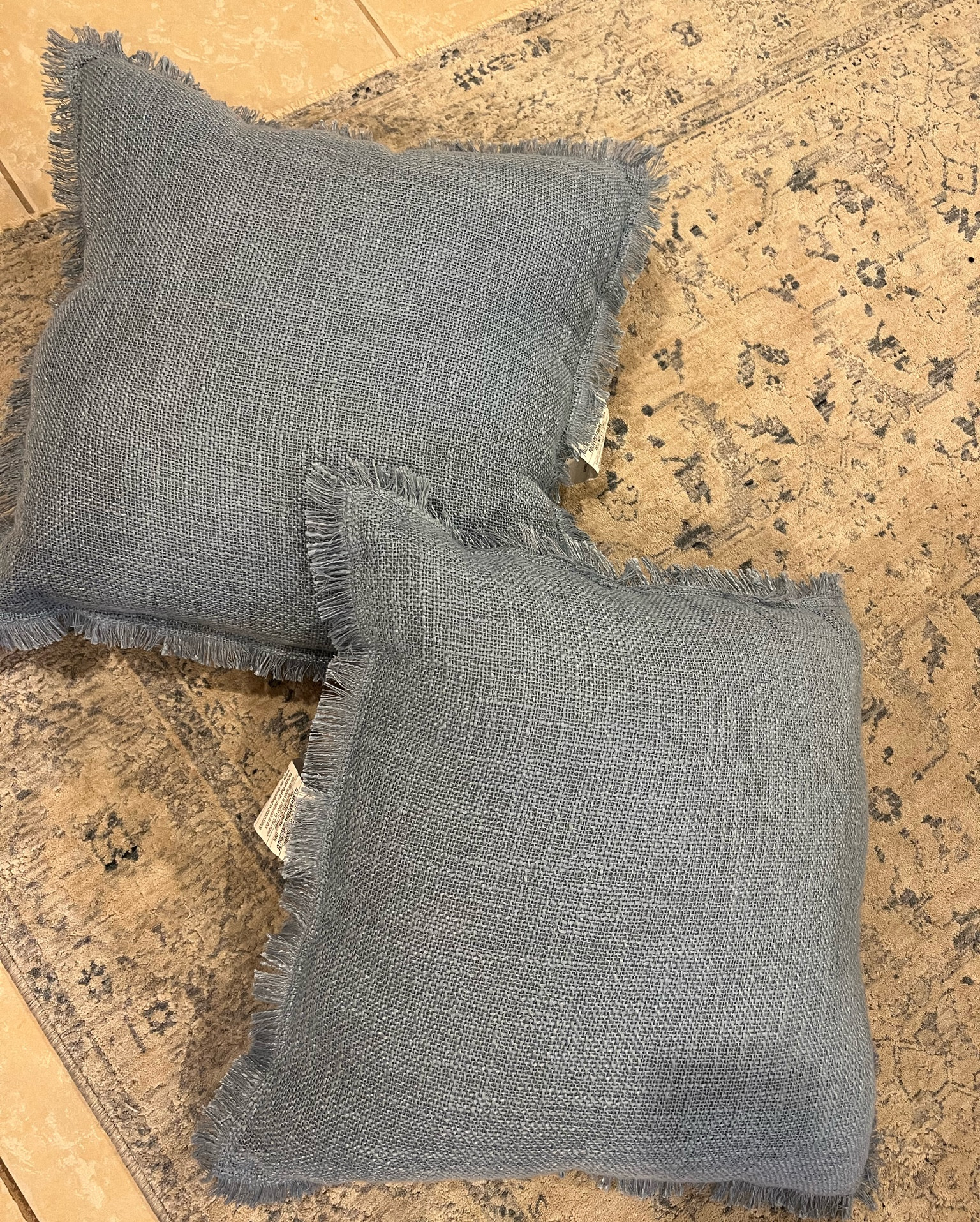 Walmart French blue outdoor throw pillows
Affordable 
Walmart finds 
Better homes and gardens
Under $15
21 x 21 inches 
Grandmillennial 
Coastal
French country
French cottage
Decor
Style
Patio


#LTKSeasonal #LTKunder50 #LTKhome