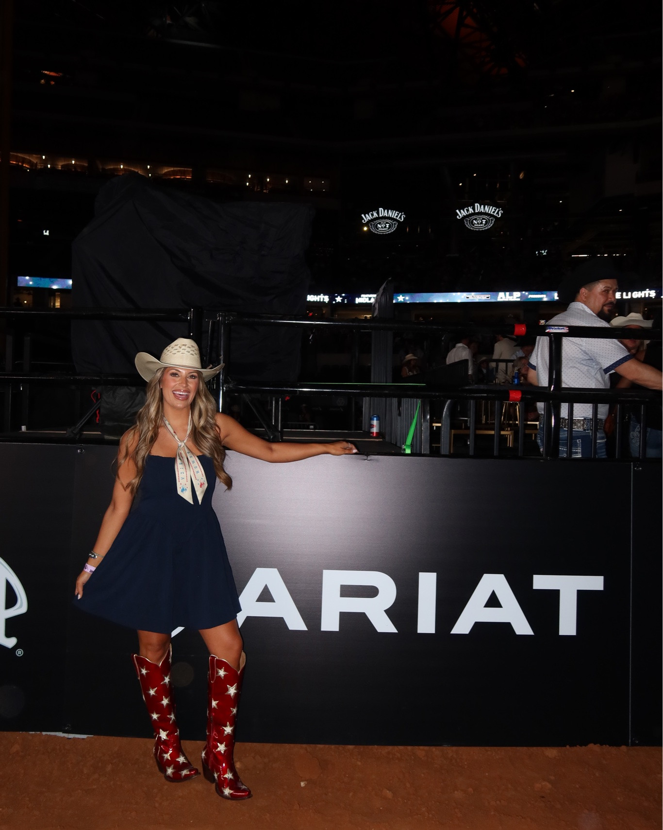 🇺🇸❤️💃
Twilly/scarf: Fringe Scarves 
Cowboy hat: Alan’s Lids