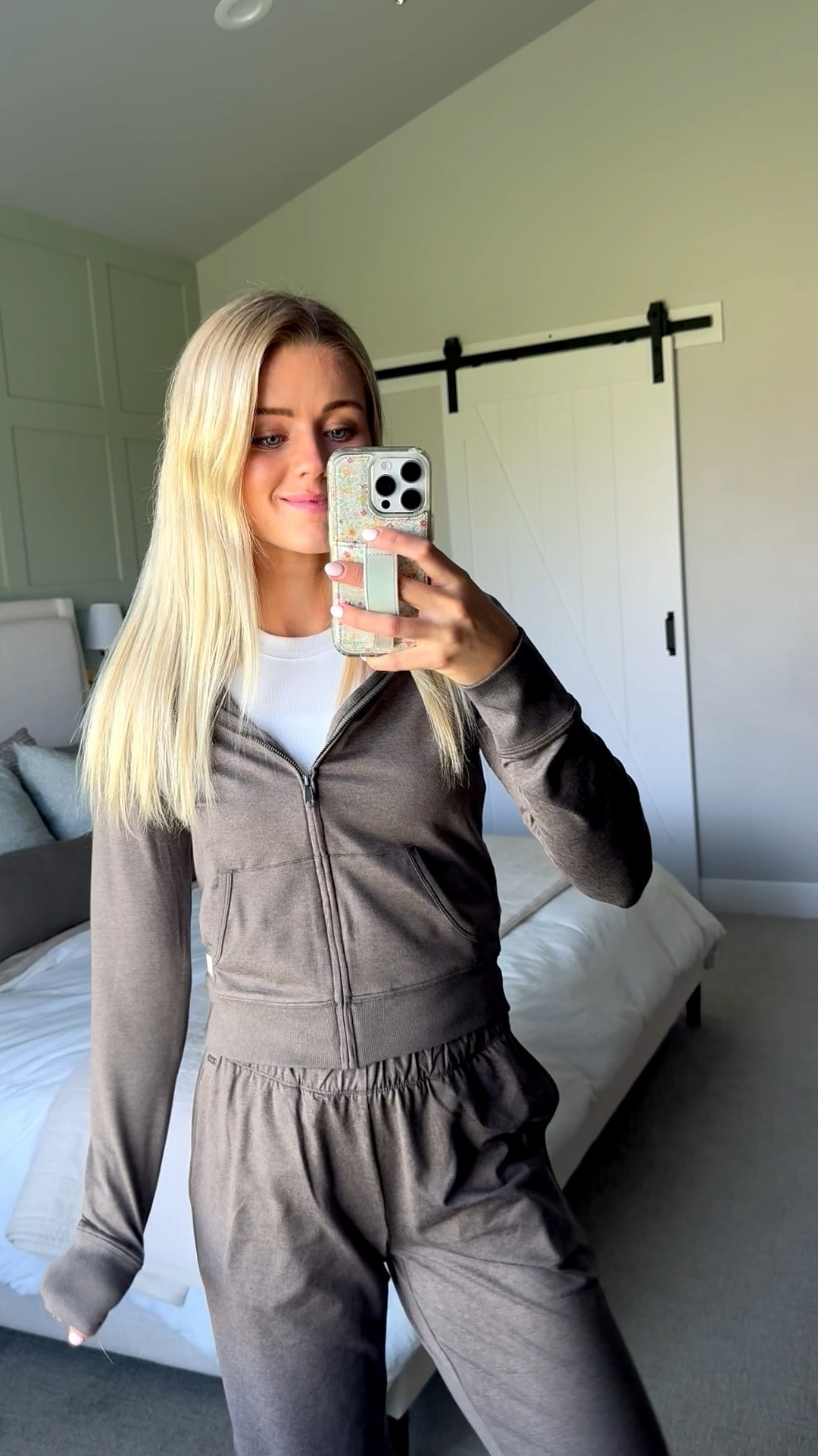 Will I be wearing this hoodie and sweats every day this fall? Probably. Can you blame me though? @vuoriclothing #vuoripartner 