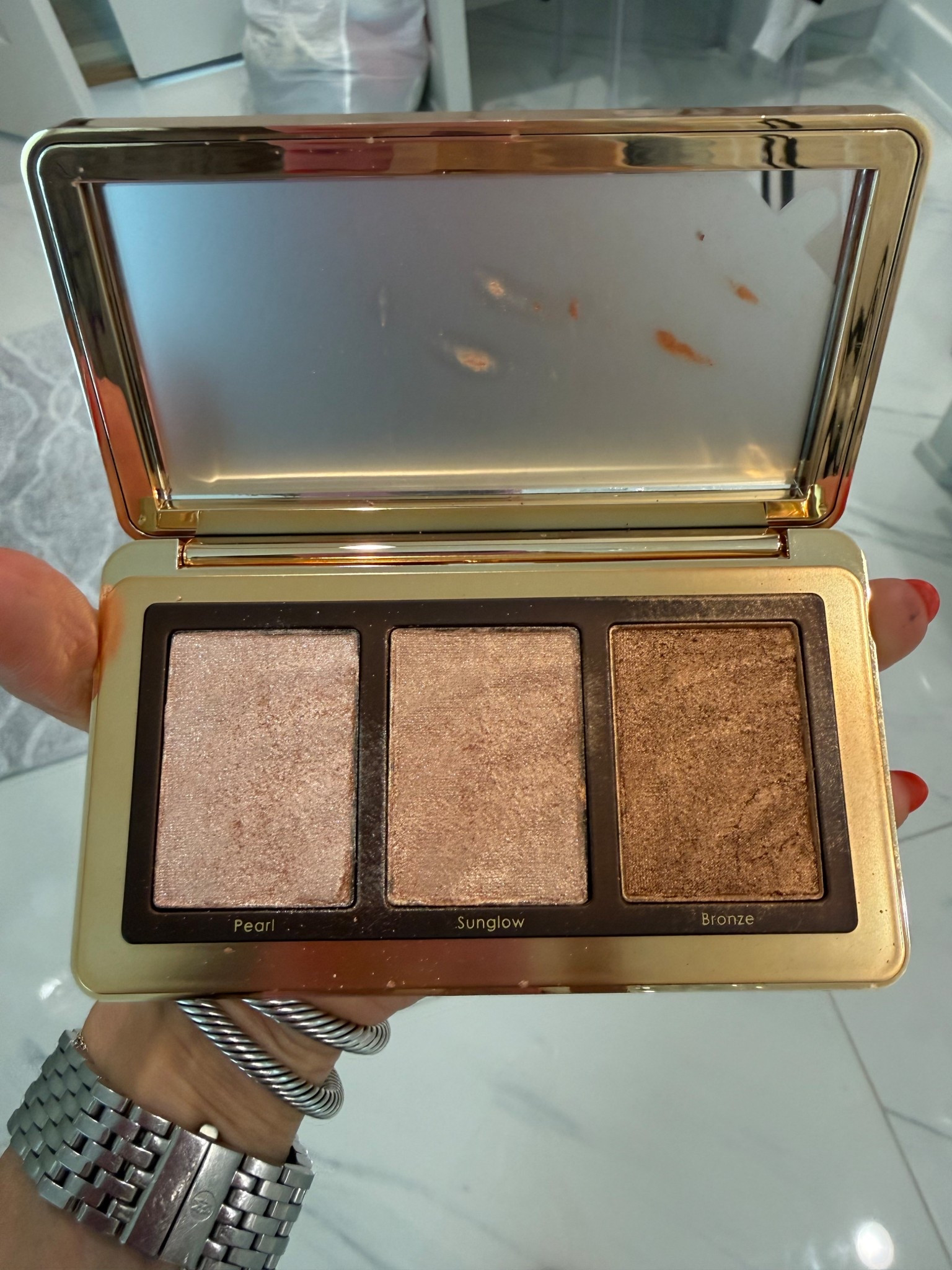 Just got this highlighter palette and I’m obsessed! Such good pigment 

#LTKBeauty #LTKSaleAlert