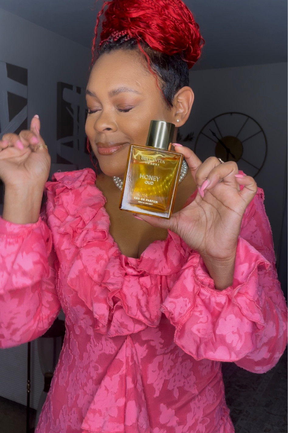 I am a lady who loves to smell good! Honey Oud is the fragrance you need!! 