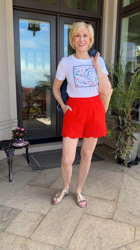 I love a playful tee! Nothing says Memorial Day weekend more than a stunning graphic tee. 

I’ve added this summer script everyday crew tee from @loft to these bright red scallop shorts. Throw on a denim jacket when night falls and get ready to enjoy your Memorial Day weekend in style.


#LTKVideo #LTKOver40