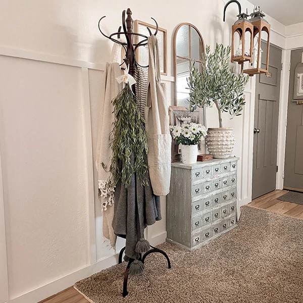 Entryway Coat Rack - Decor Steals | Decor Steals