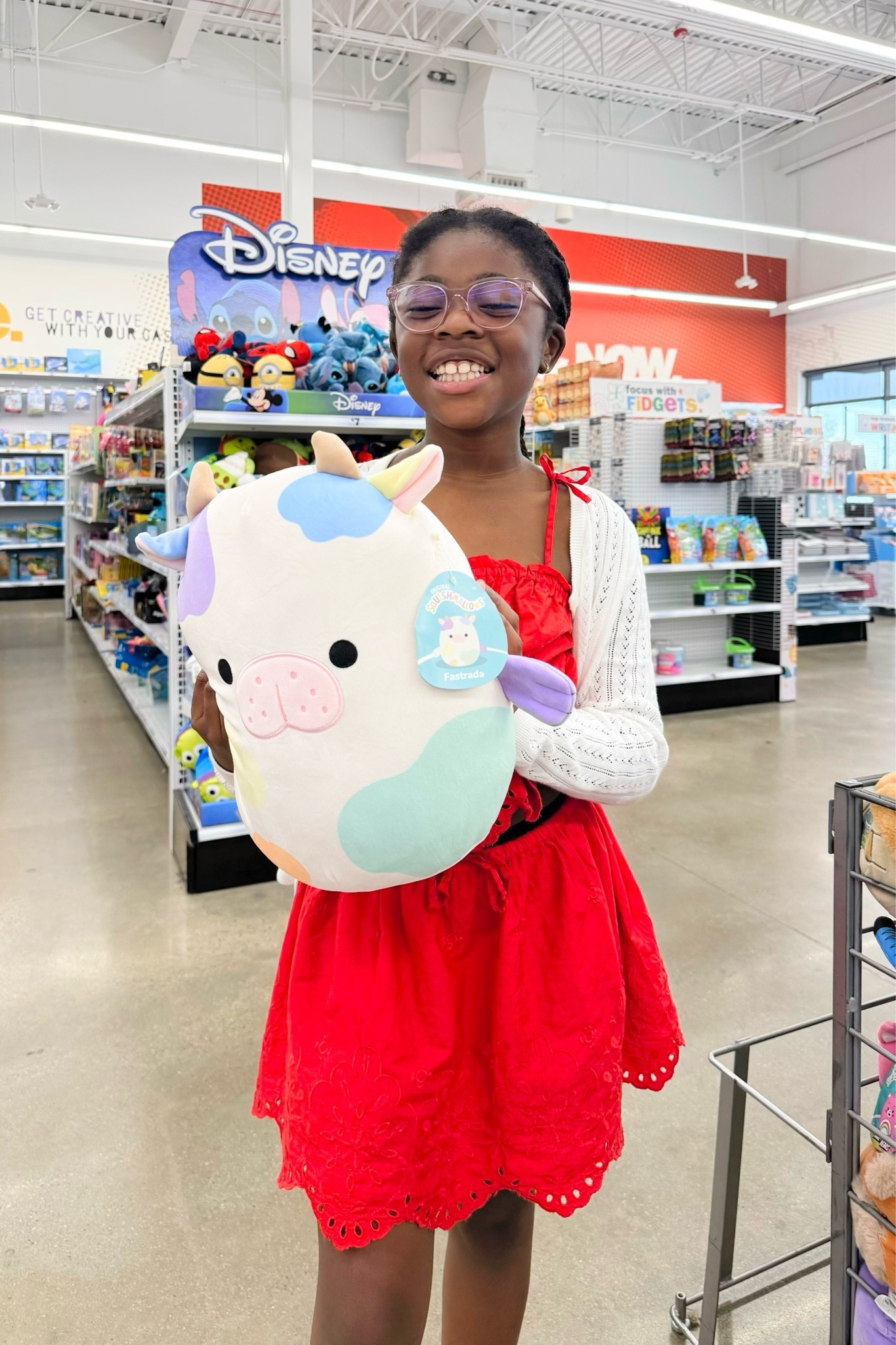 A girl with her squishy 🐮