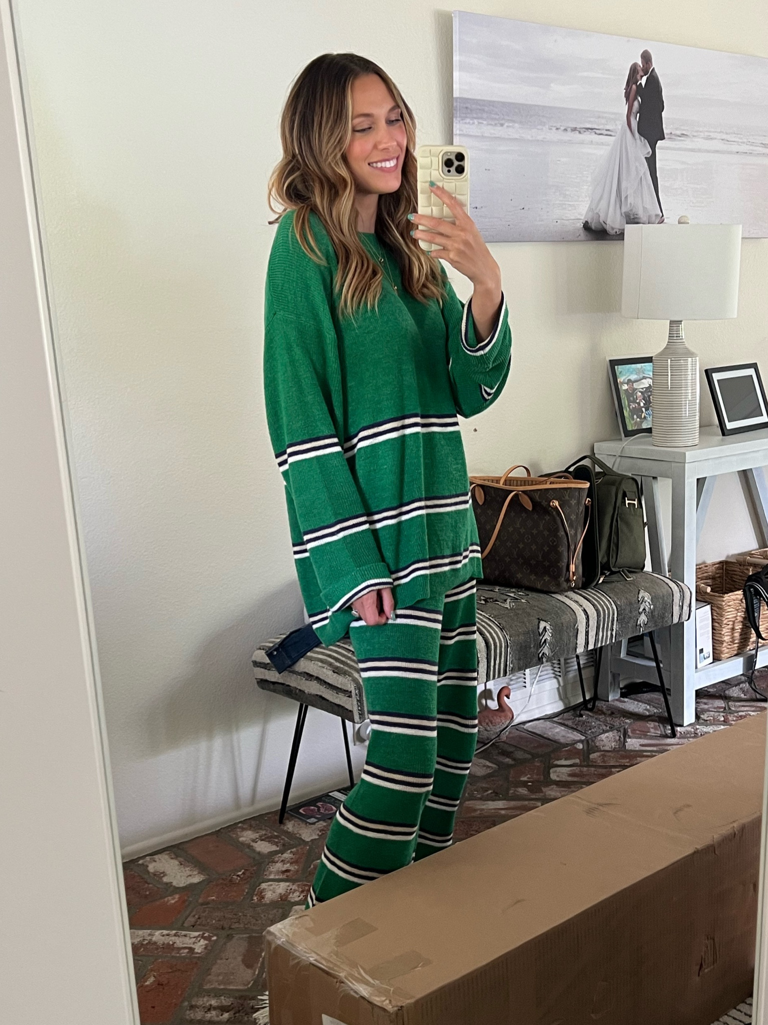 Excuse the giant box but I can’t move it on my own 😂 wearing a small 