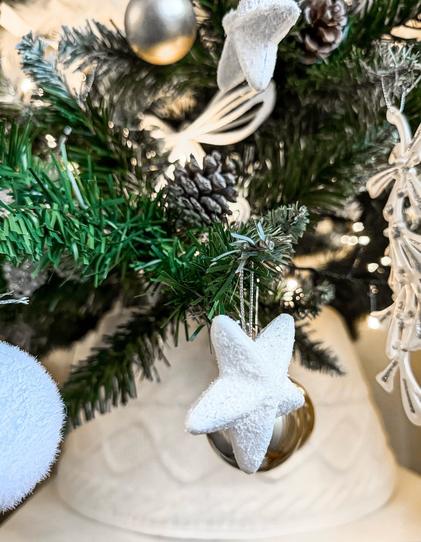 Christmas Tree Skirt 🎄#christmas 

#homedecor #christmas #christmasdecor #christmastree #xmas #xmastree #decorations #white #christmasdeco 

#LTKFindsUnder50 #LTKSaleAlert #LTKSeasonal