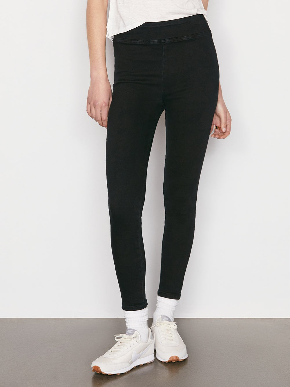 The Jetset Skinny Crop -- Sheen Noir | Frame Denim