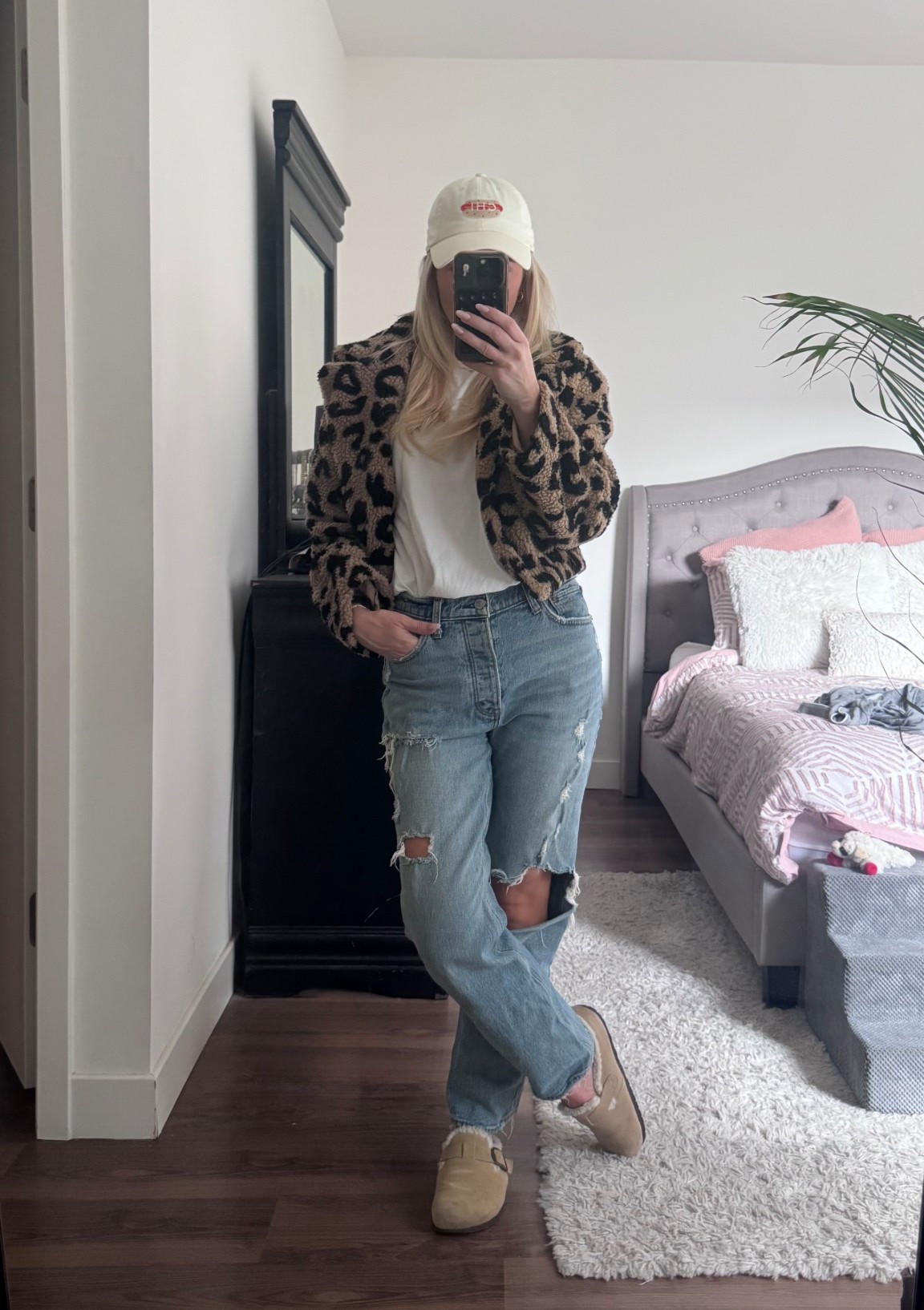 Casual night out. Baggy ripped jeans white tee and cheetah Sherpa with clogs and a baseball hat 

#LTKootd
