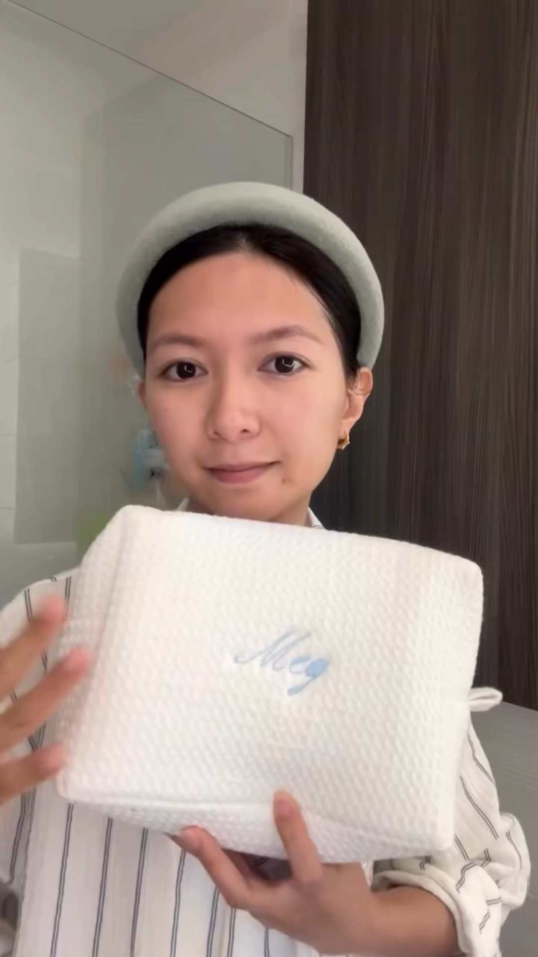 With the way work has been kicking my butt lately, the jet lag collection is the perfect way to wind down and focus on self care 🧖‍♀️ @summerfridays #summerfridays #jetlagcollection #lipbutterbalm