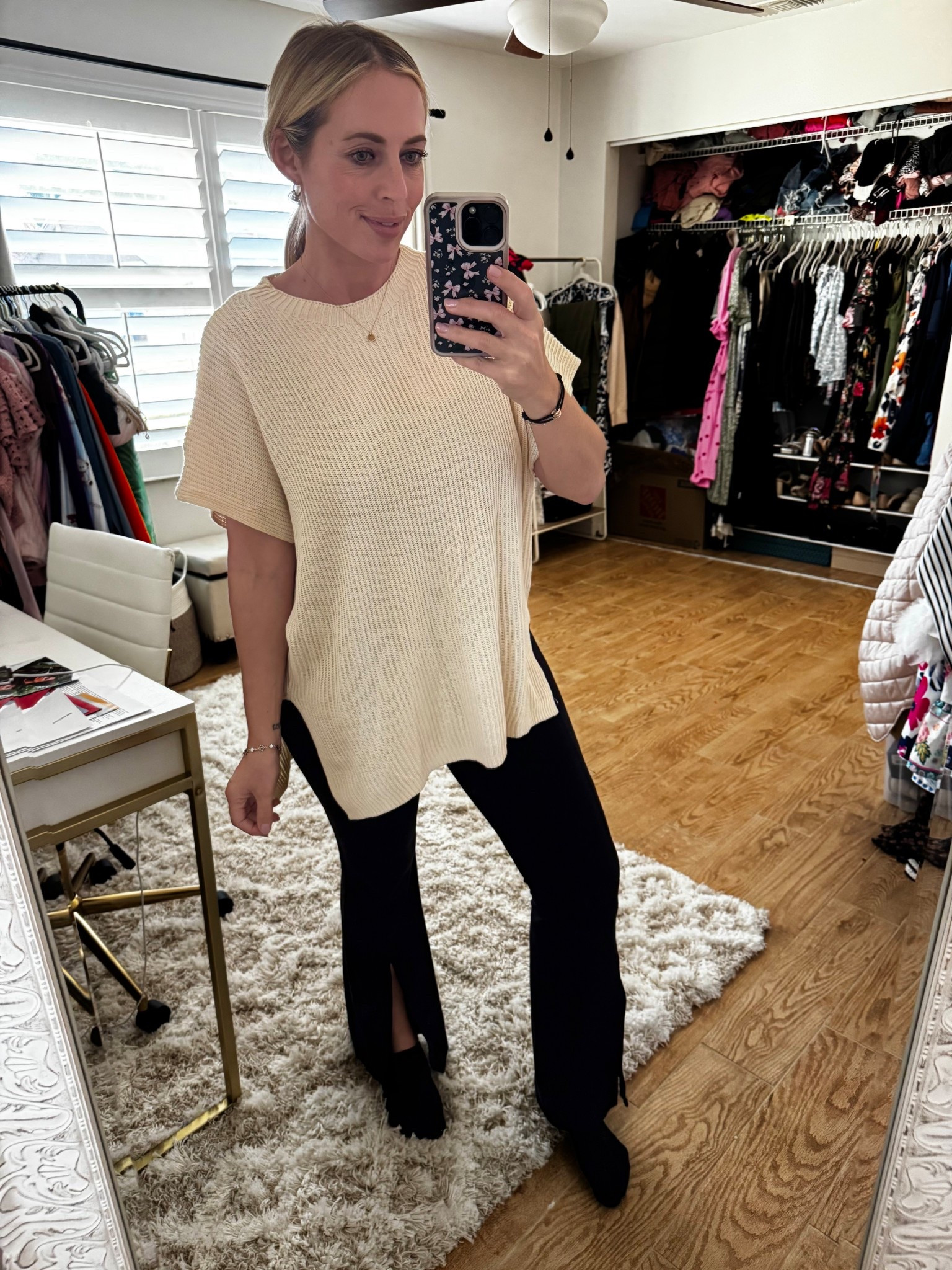 Sweater 

#LTKSeasonal #LTKMidsize