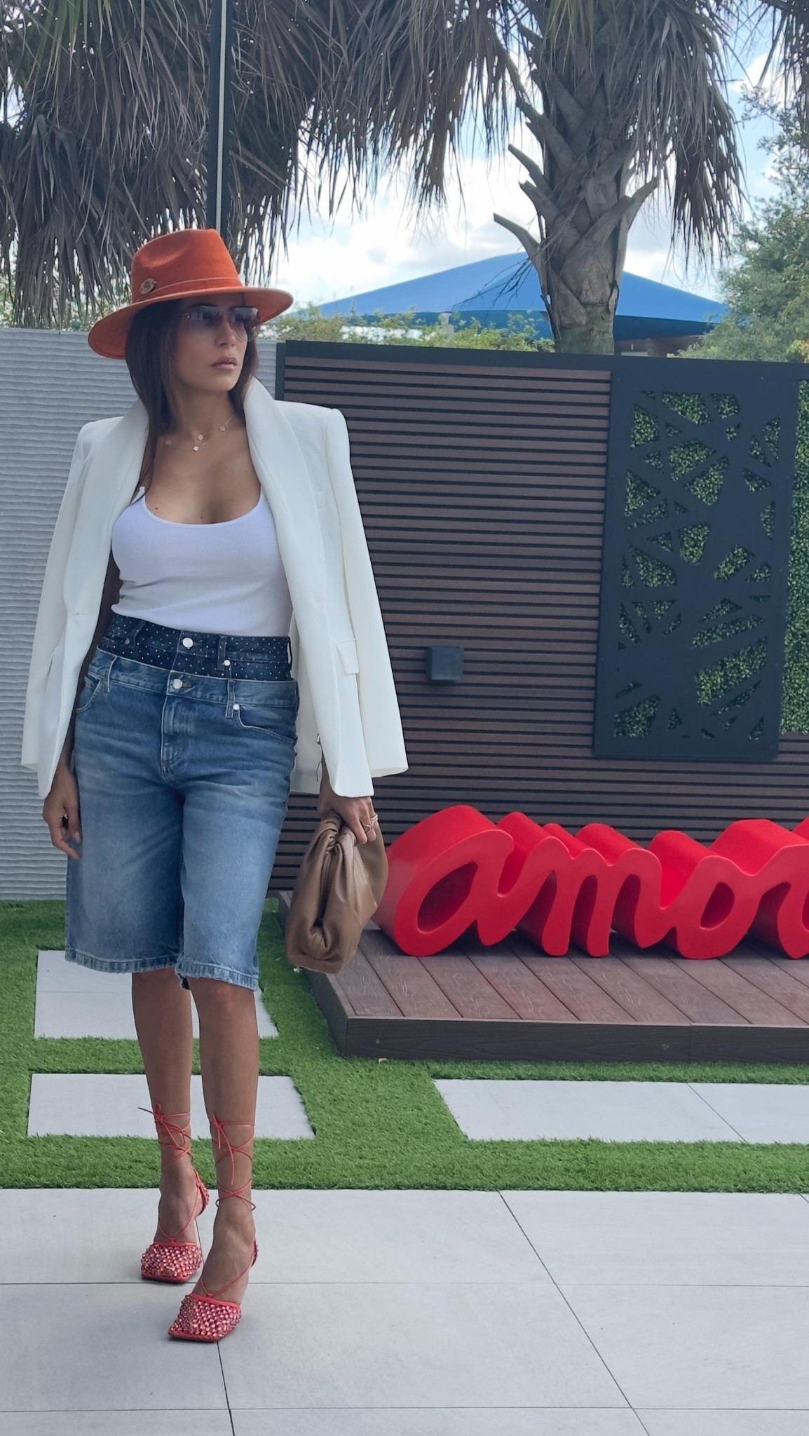 Invitaciones que me encantan ! Donde siempre conecto con mujeres maravillosas que cada una  brilla con luz propia y tienen algo bueno que aportar , gracias @yoibyyock por pensar en mi como musa YOI , para mi es un honor contribuir para ayudar a otras personas ❤️

En YOI creemos que la suma de esfuerzos genera complicidad y un alcance mayor ❤️

#yoimoments 
#fashion 
#fashiongram 
#fashionlover 
#styleinspiration 
#styleblog