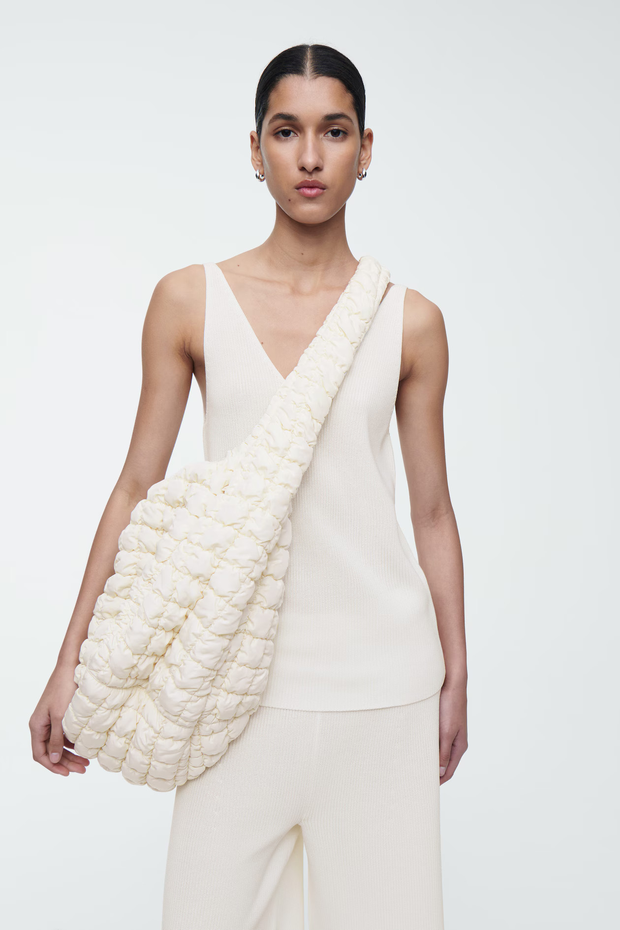 BANDOLERA ACOLCHADA OVERSIZE - BEIGE CLARO | COS (EU)