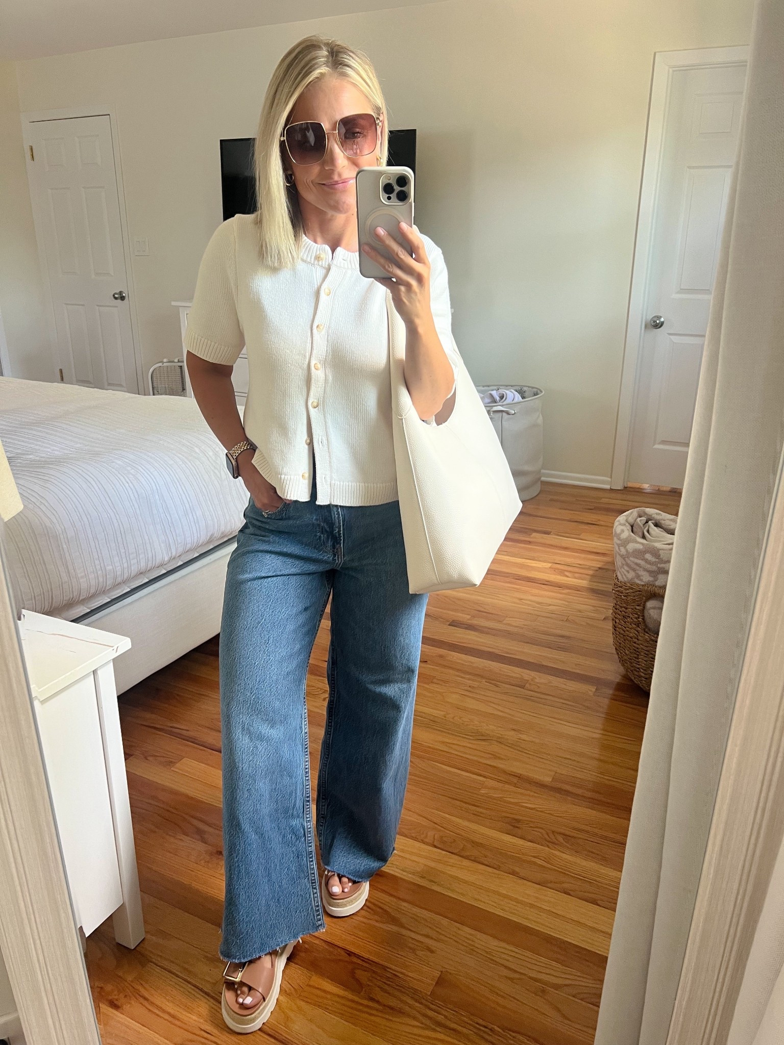 Fall outfit idea! These high rise baggy jeans might be my new favorite! So comfortable and still flattering!!👏👏


Fall outfits, Abercrombie, Abercrombie outfits, wide leg jeans, petite style, midsize fashion, casual style, ootd

#LTKStyleTip #LTKPetite #LTKMidsize