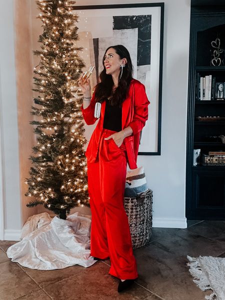 Target holiday style ✨❤️🥂30% off this look right now! Satin blazer, wide leg satin trousers, black sweater cami, bow earrings & clutch ❤️
Blazer - size small
Pants - size 6 (but could’ve done 4, if in between size down)

#LTKHoliday #LTKstyletip #LTKfindsunder50