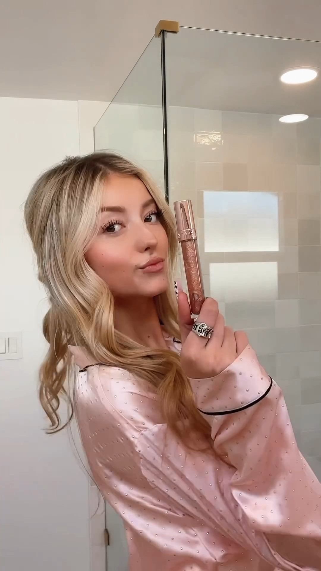 quick grwm 🫶🏻

makeup brands I used -
kosas
anastasia beverly hills
nudestix
loreal paris
huda beauty
hourglass cosmetics

#LTKBeauty #LTKBacktoSchool #LTKVideo