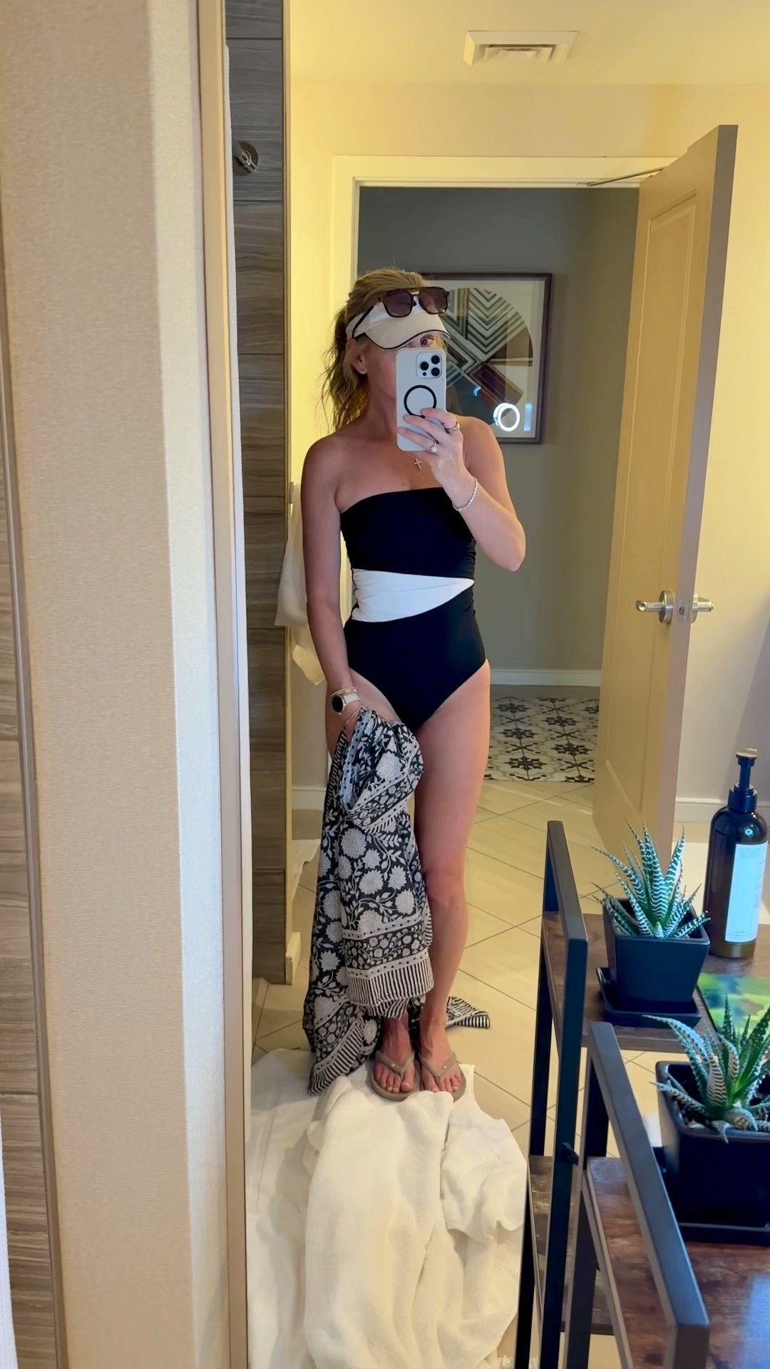 Wearing a small 

#LTKSeasonal #LTKOver40 #LTKTravel