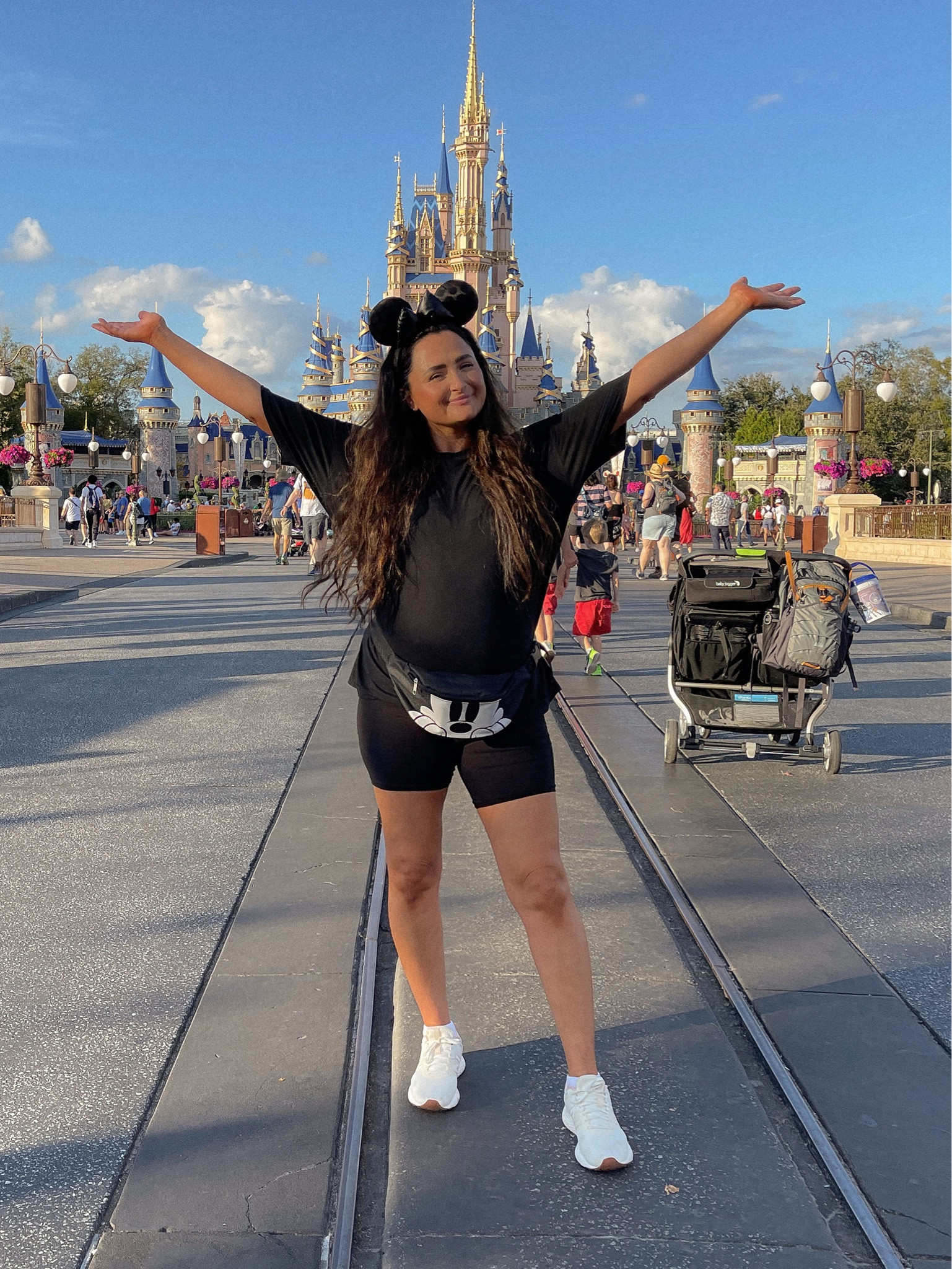 What to wear to Disney, disney outfit, disney outfits for moms, disney outfit ideas #disneyoutfits #disneyootd #disneymom 

#LTKfamily #LTKstyletip #LTKFind