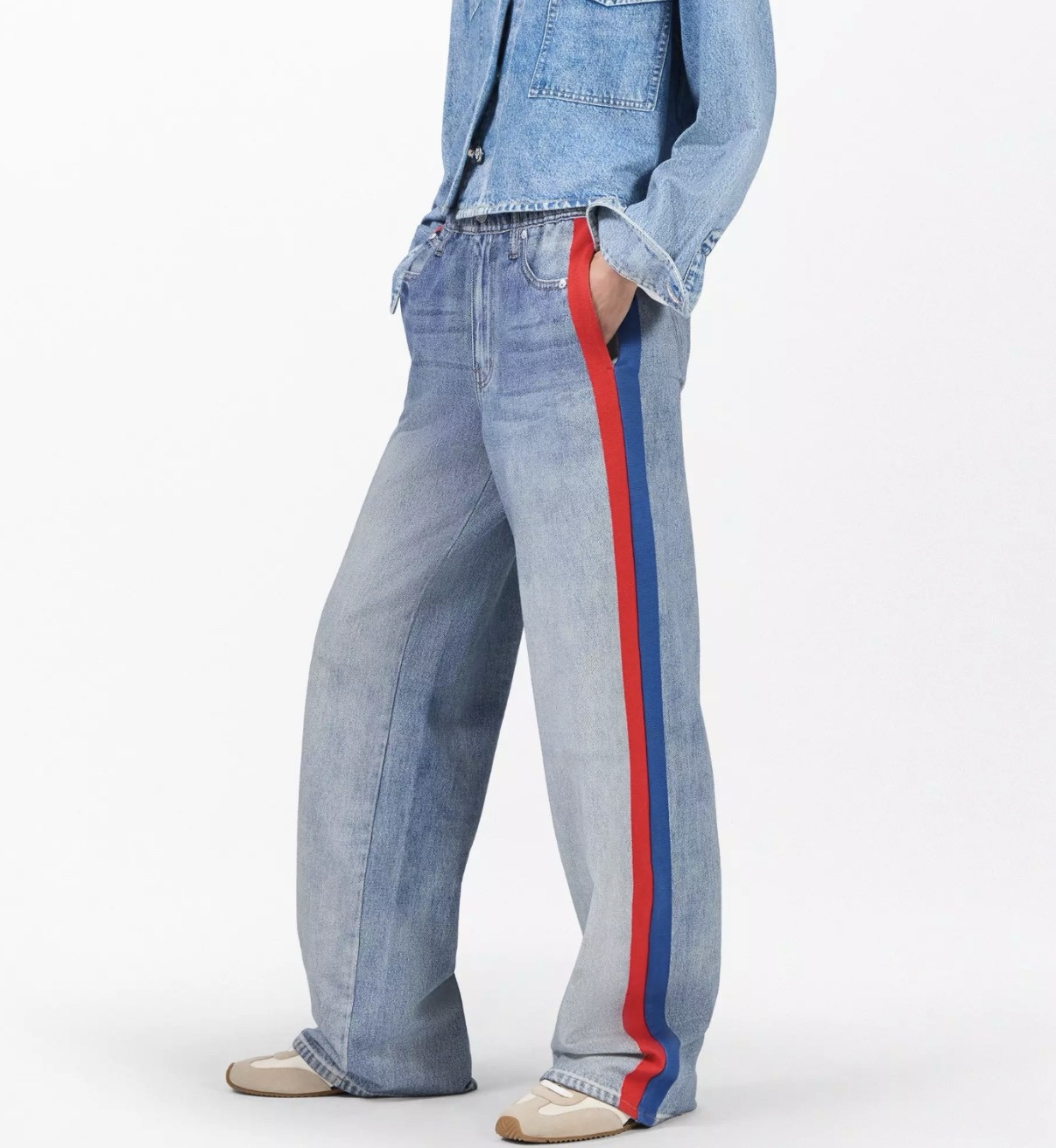 This cropped button down seems so luxe but is $20 on Amazon! And these are the viral pj jeans - I’m obsessed!


#LTKdayinmylife #LTKOver40 #LTKootd