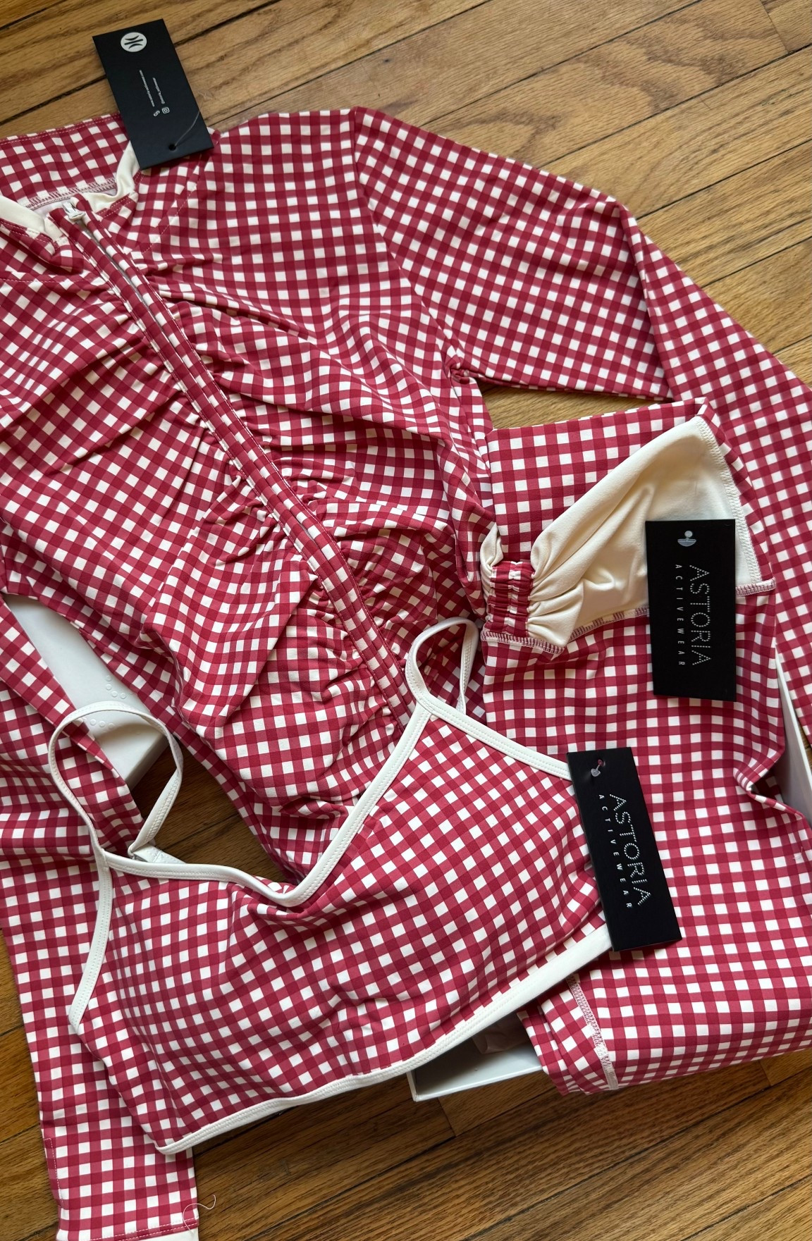 red and white gingham workout set from astoria activewear! so perfect for fall!! 

#LTKStyleTip #LTKSeasonal #LTKActive