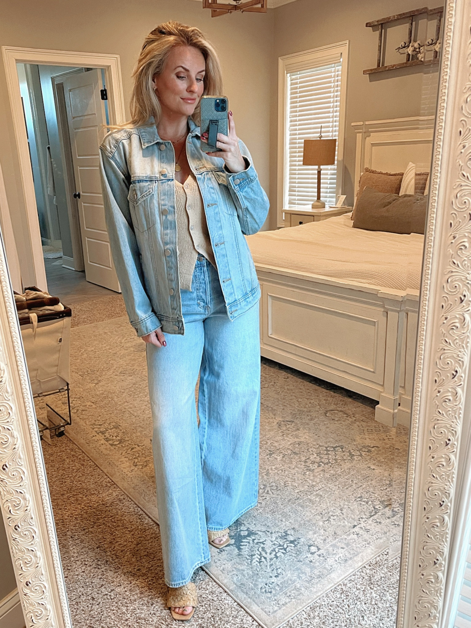 Casual Oversized Denim Mom Jean Outfit

#LTKStyleTip #LTKFindsUnder50 #LTKFindsUnder100