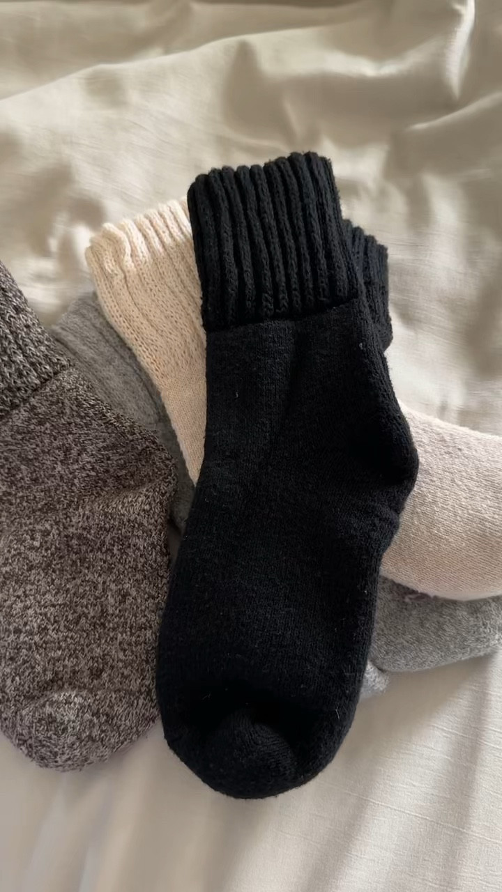 My favorite fall/winter cozy thick boot socks from Amazon - they come in so many colors for all outfits! 

#Amazonfashion


#LTKSeasonal #LTKStyleTip