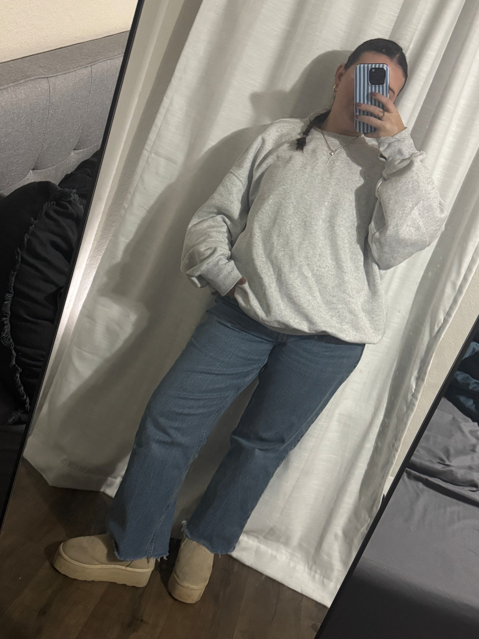 FALL | WINTER | SWEATSHIRTS | CASUAL | COMFY OUTFITS | SWEATSHIRT AND JEANS | OUTFITS WITH UGGS 

#LTKSeasonal #LTKActive #LTKStyleTip