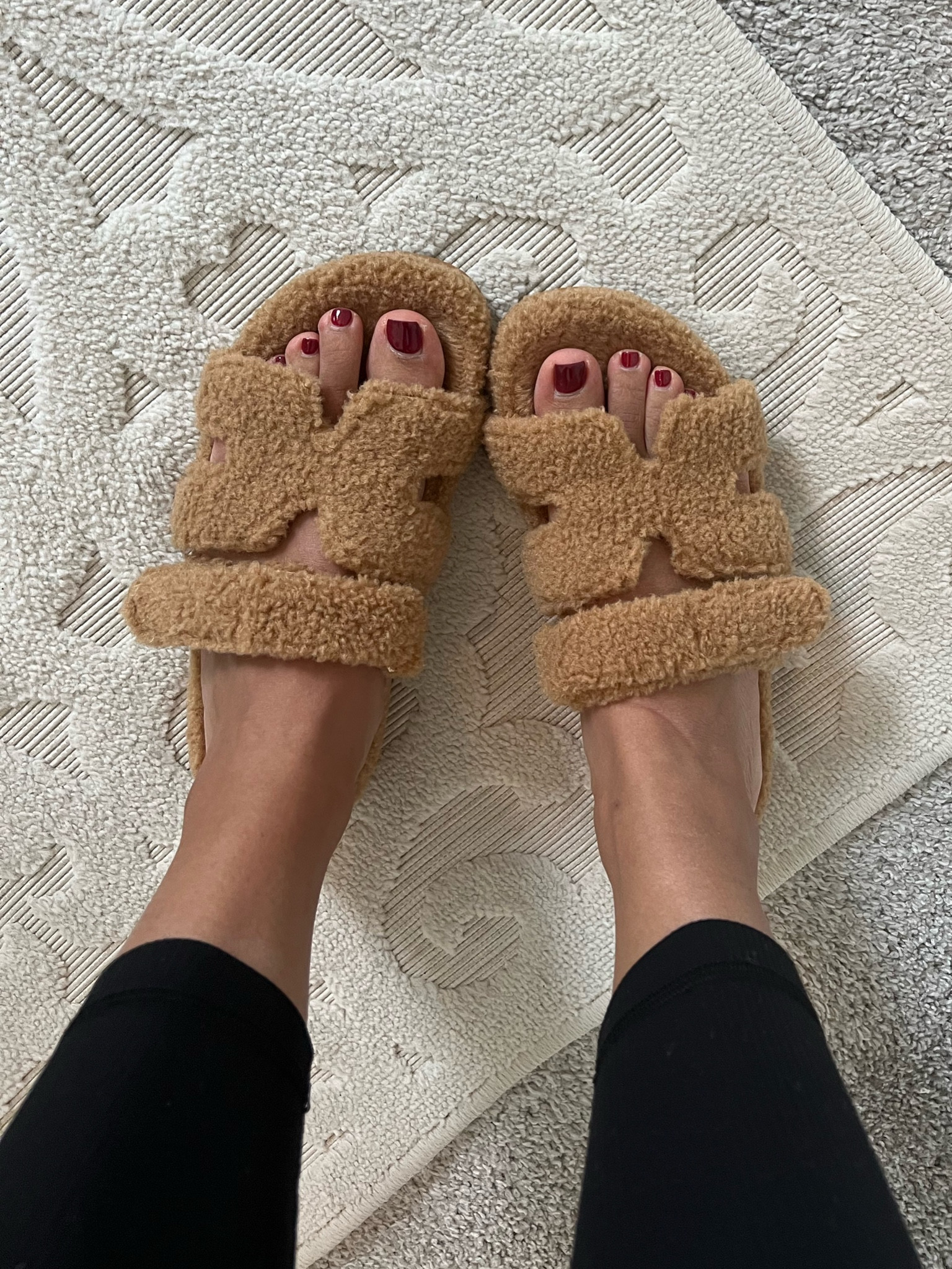 Fuzziest slippers

#LTKFallSale #LTKHome #LTKSeasonal
