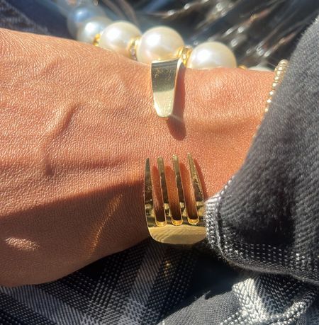 Fork bracelet 🧜🏽‍♀️

#LTKFind #LTKunder50 #LTKbeauty