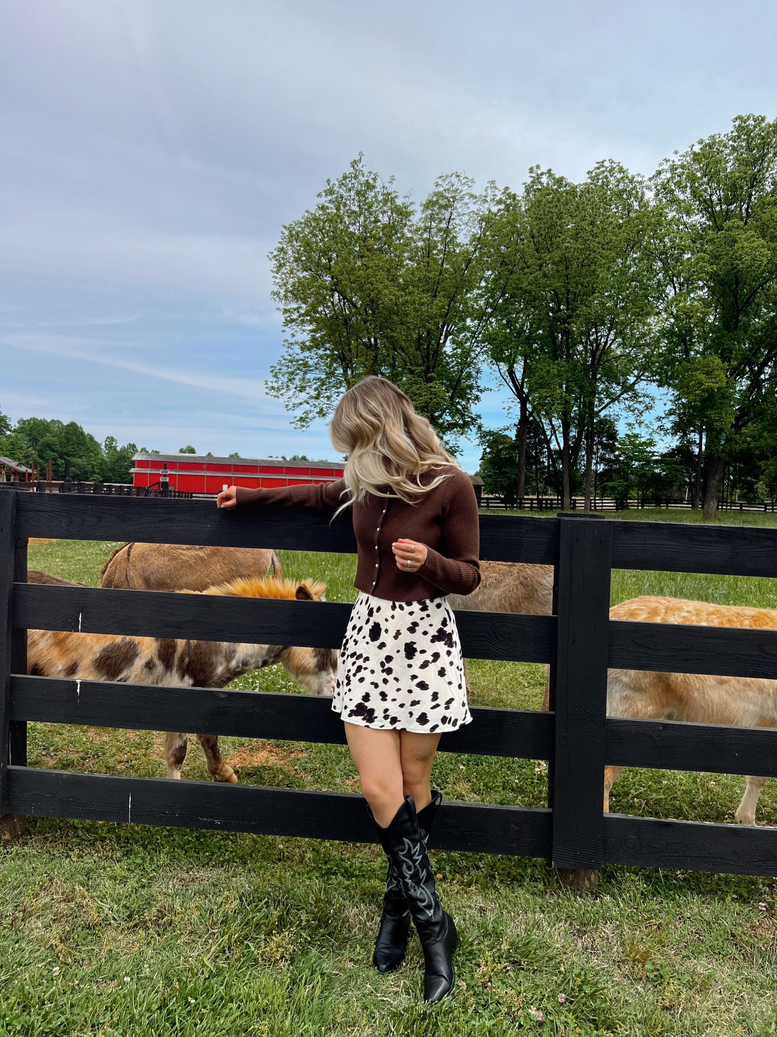 Golden hour glow, cozy countryside vibes, soft neutrals, slow living aesthetic, effortless style, modern farmhouse feel, natural beauty, minimal fall fashion, rustic charm, earthy tones, weekend getaway energy, peaceful moments, timeless outfit inspo, windswept hair, wildflower energy, feminine and free

#LTKFindsUnder100 #LTKFindsUnder50 #LTKSaleAlert