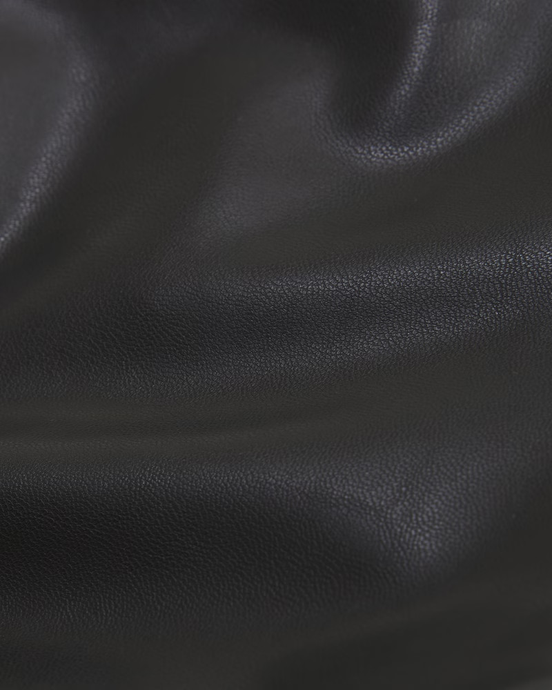 Curve Love Vegan Leather Cargo 90s Relaxed Pant | Abercrombie & Fitch (US)