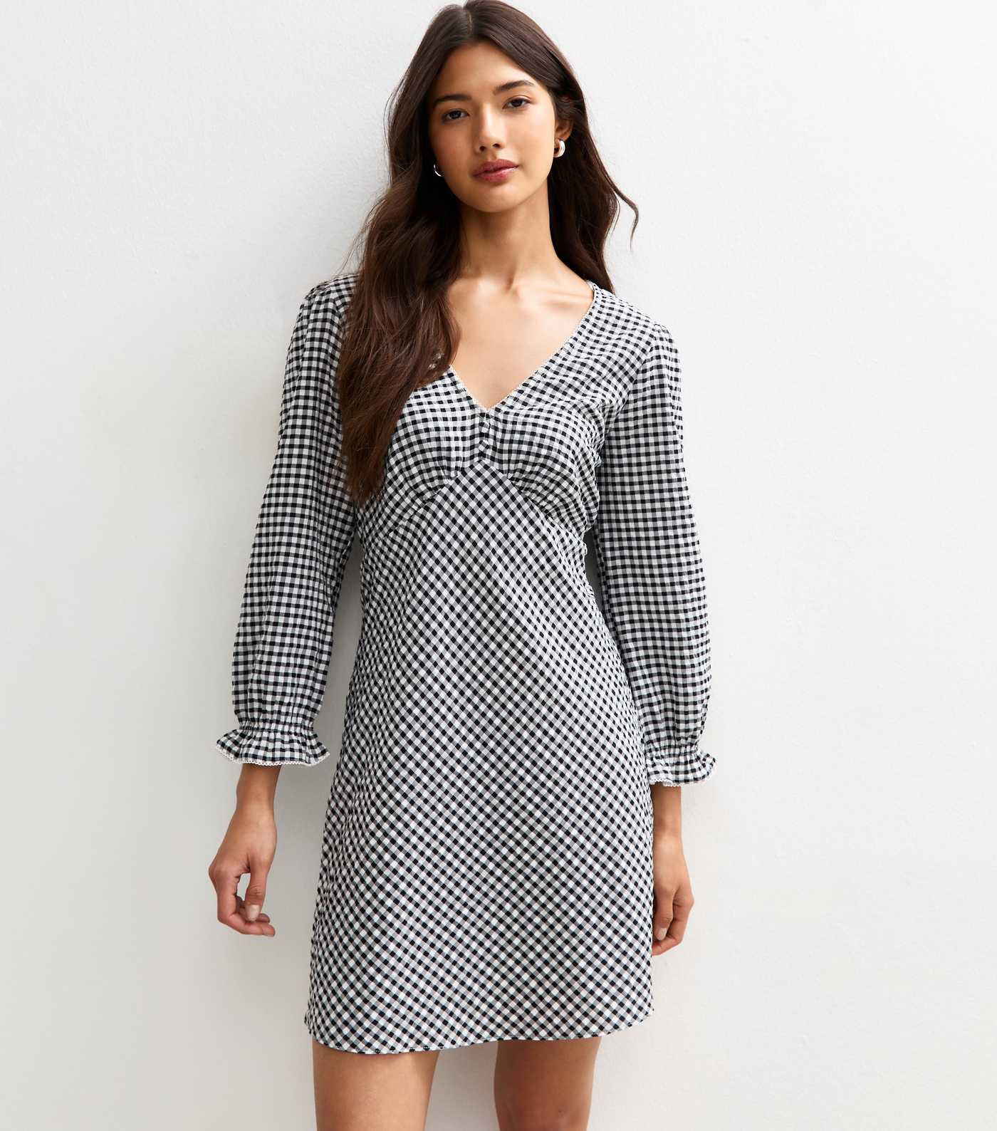 Black Gingham V-Neck Mini Dress | New Look | New Look (UK)