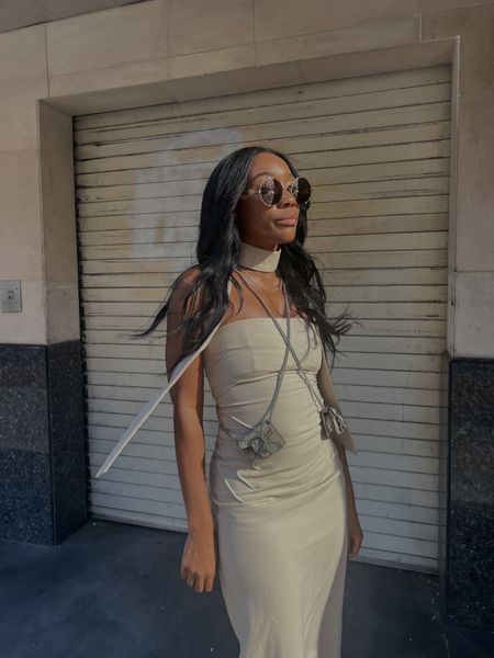 Taupe strapless maxi dress and mini Gucci (linked the bigger more realistic size) 

#LTKwedding #LTKCon #LTKstyletip
