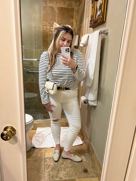 Date Night Outfit 

Midsize outfit, hair bow, white jeans, loafers, spring outfit, bow top, stripe top, cream bag 

#LTKmidsize #LTKstyletip #LTKSeasonal